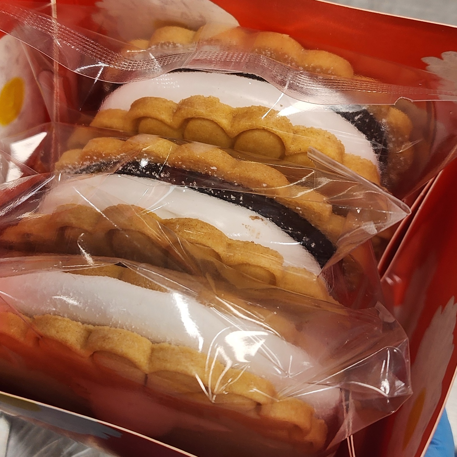[KREAM 단독] DORÉ DORÉ Daisy Chocolate Marshmallow Cookie Set 착용 스타일