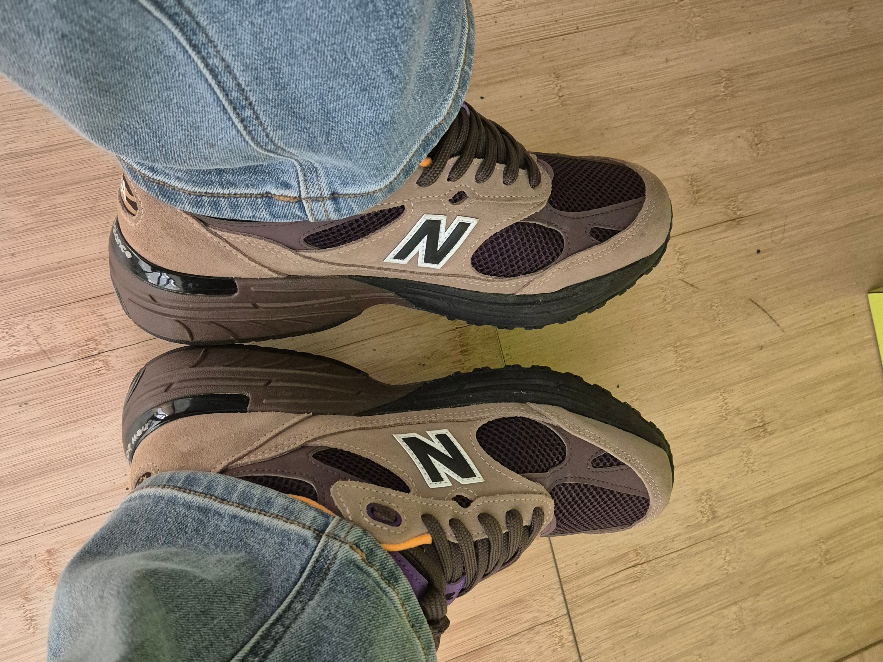 New Balance 993 Made in USA Mushroon Midnight Violet 착용 스타일