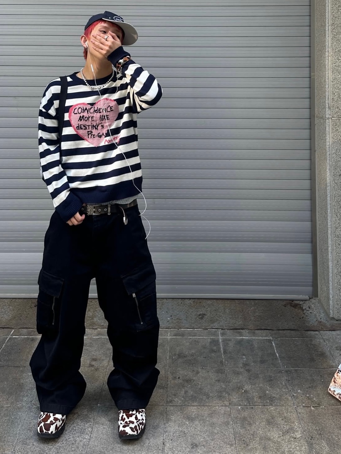 AX CONNECTION Tactical Cargo Washed Wide Denim Pants 착용 스타일 - 2