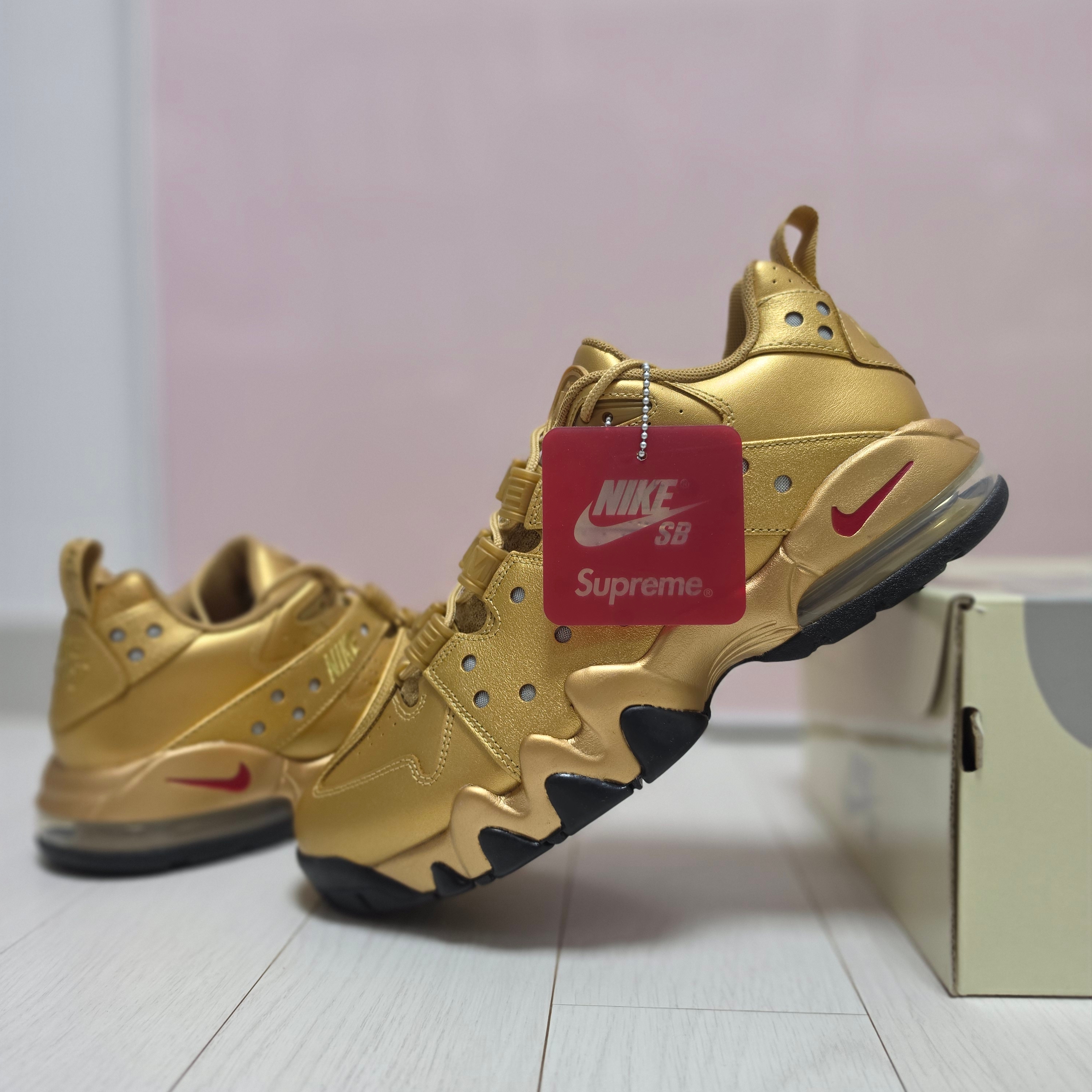 Nike x Supreme SB Air Max 2 CB 94 Low Metallic Gold Varisty Red Metallic Gold Black 착용 스타일 - 1