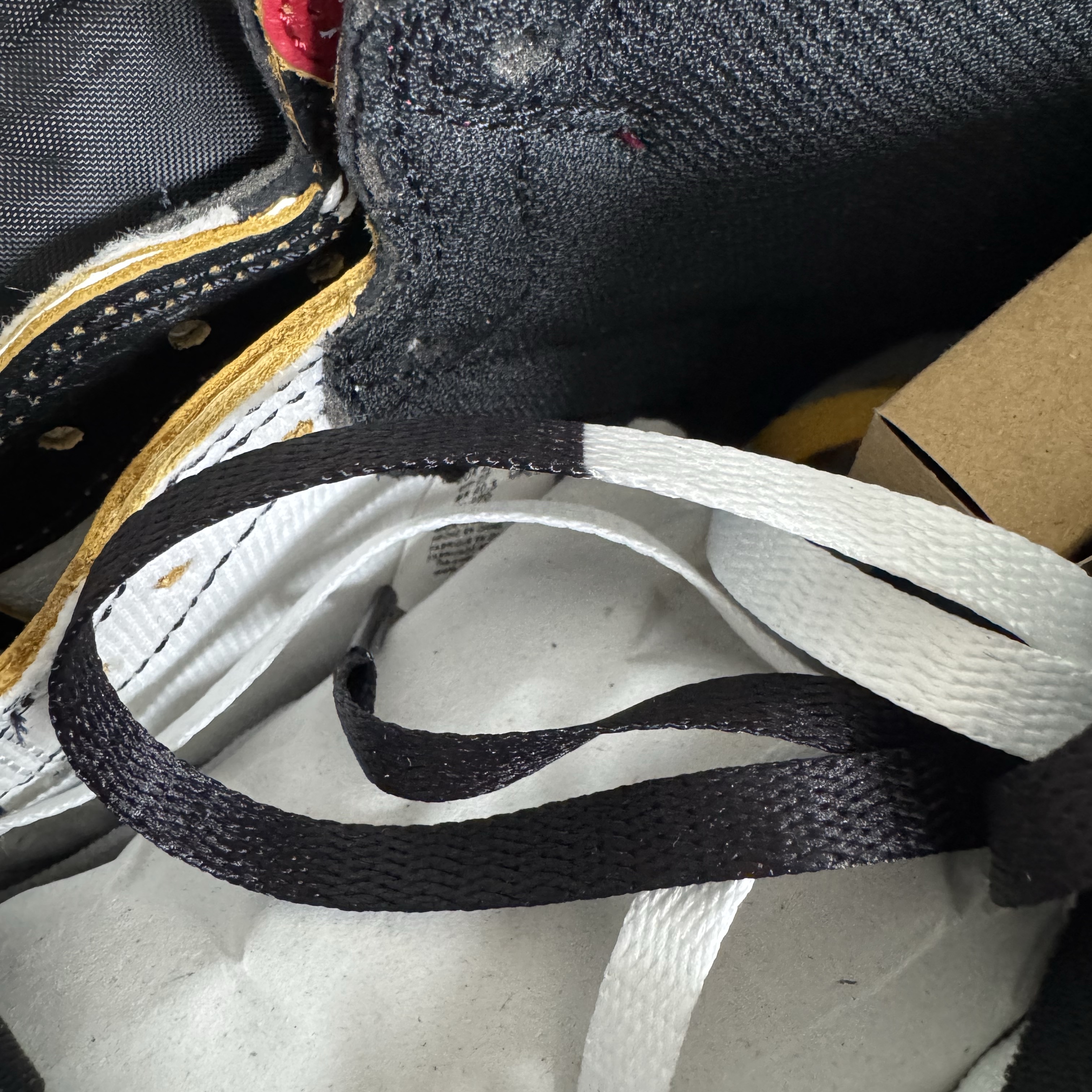 Jordan 1 x Fragment x Union LA Black and Varsity Red 착용 스타일 - 3