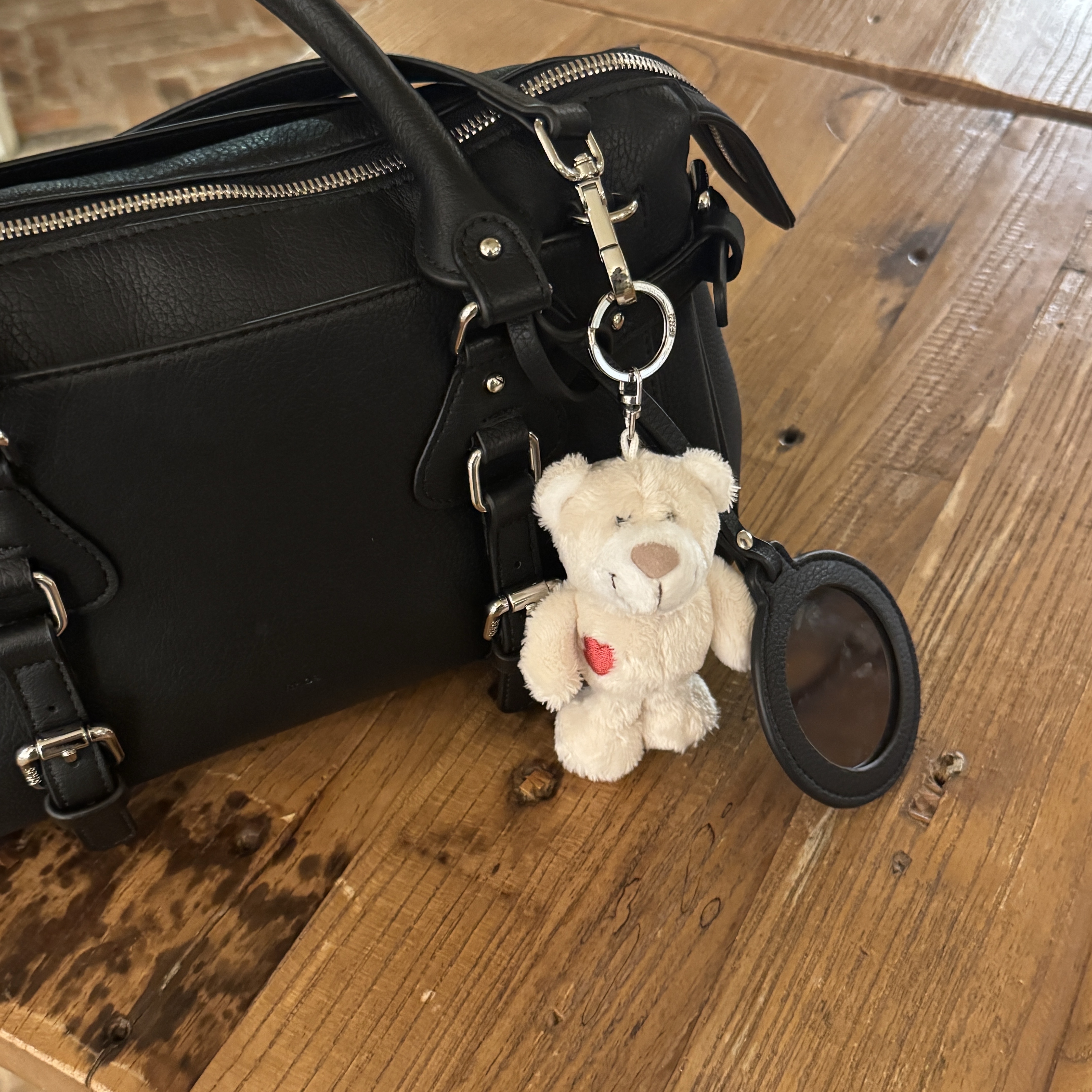 [KREAM 단독] NICI Love bear cream 10cm bb 착용 스타일 - 3