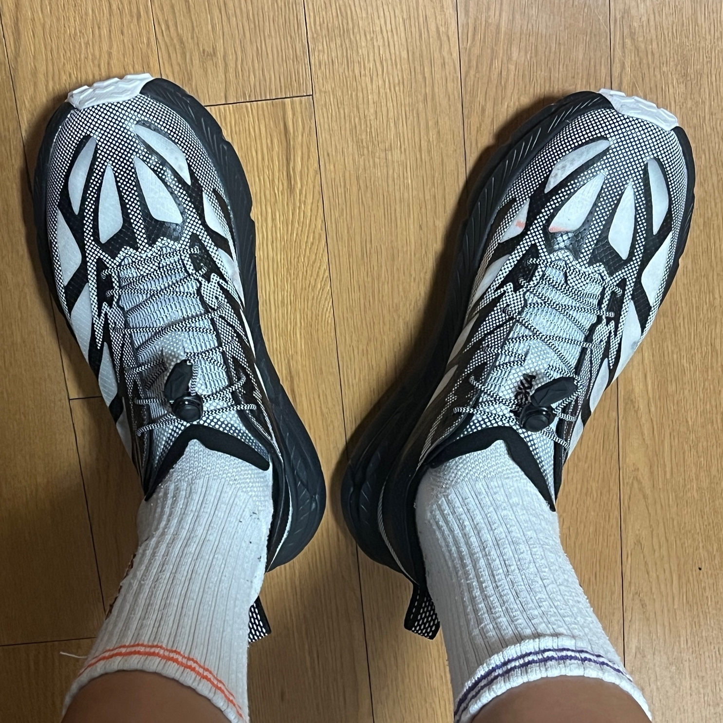 Hoka Mafate Speed 4 Lite TS Black White 착용 스타일