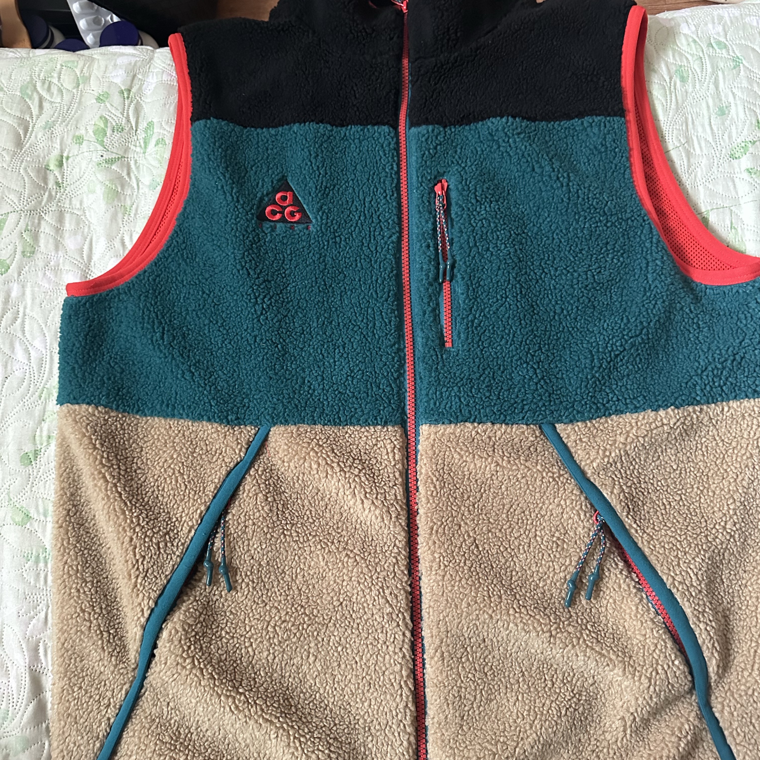 Nike ACG Vest Black Parachute Beige Geode Teal - US/EU 착용 스타일 - 1