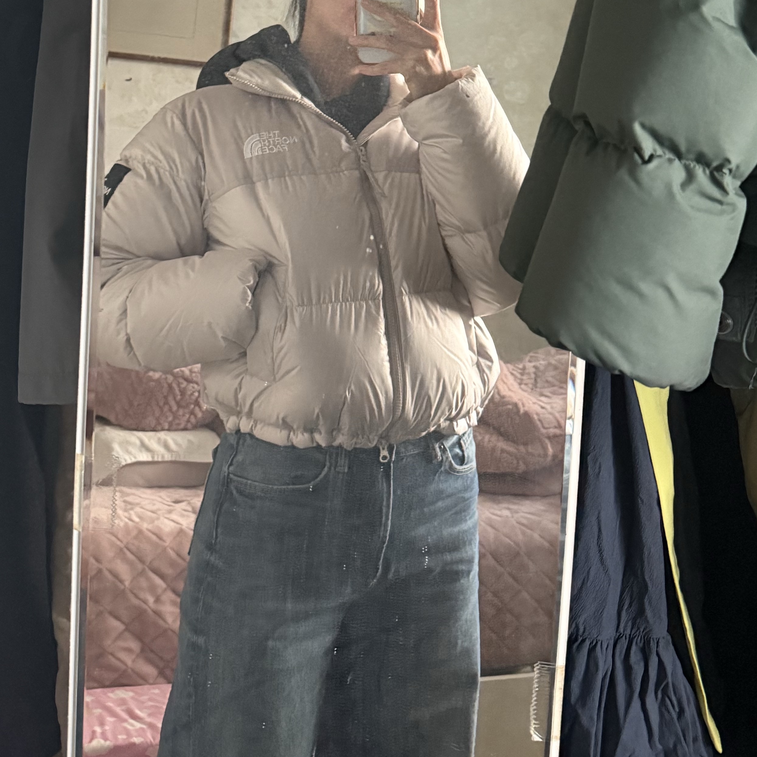 (W) The North Face White Label Novelty Nuptse Down Jacket Cream Beige 착용 스타일 - 5