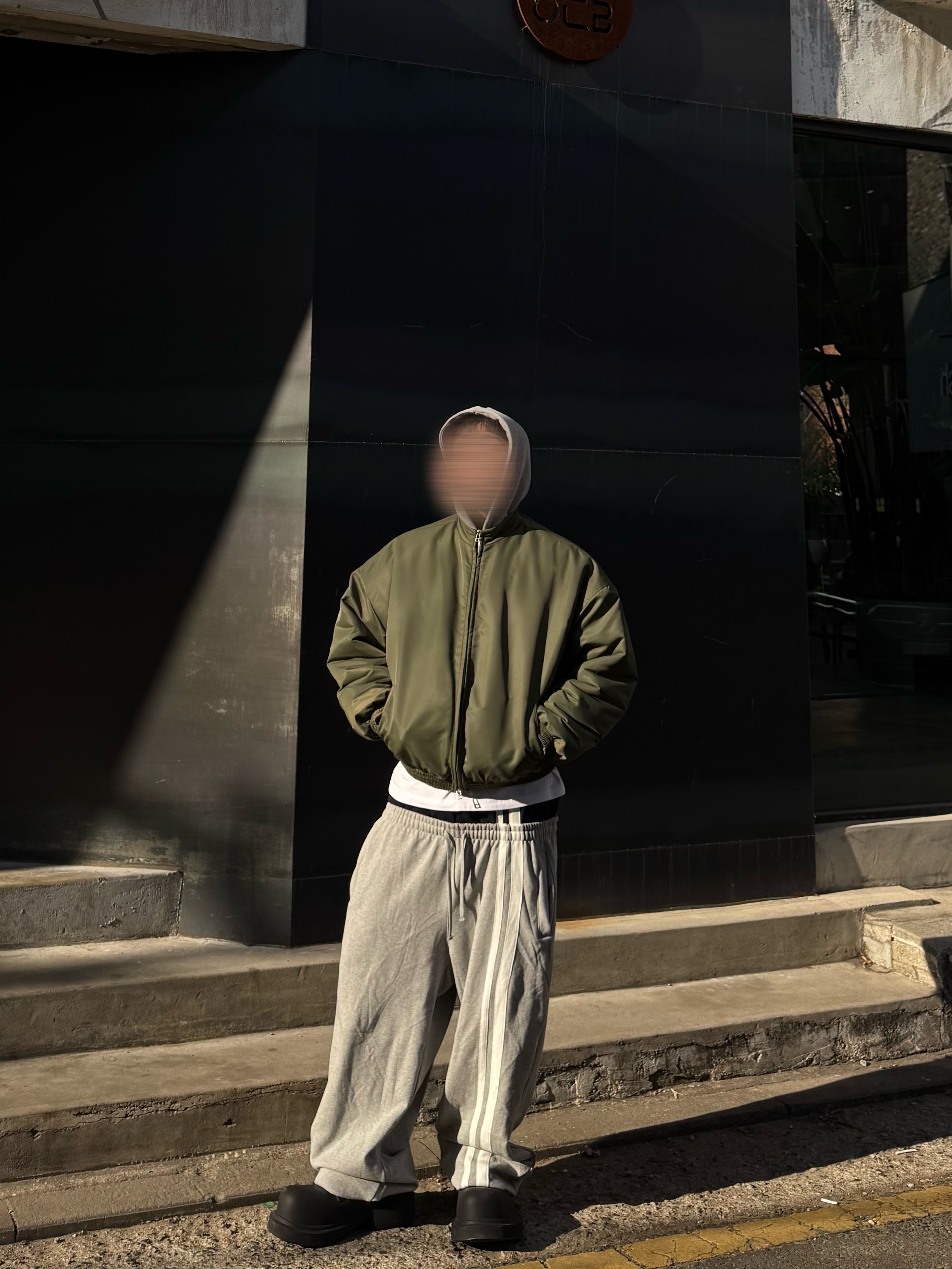 Nonnod Luster Bomber japanese Satin Khaki, ROARINGRAD Double Waist Sweat Pants Gray 착용 스타일 - 1