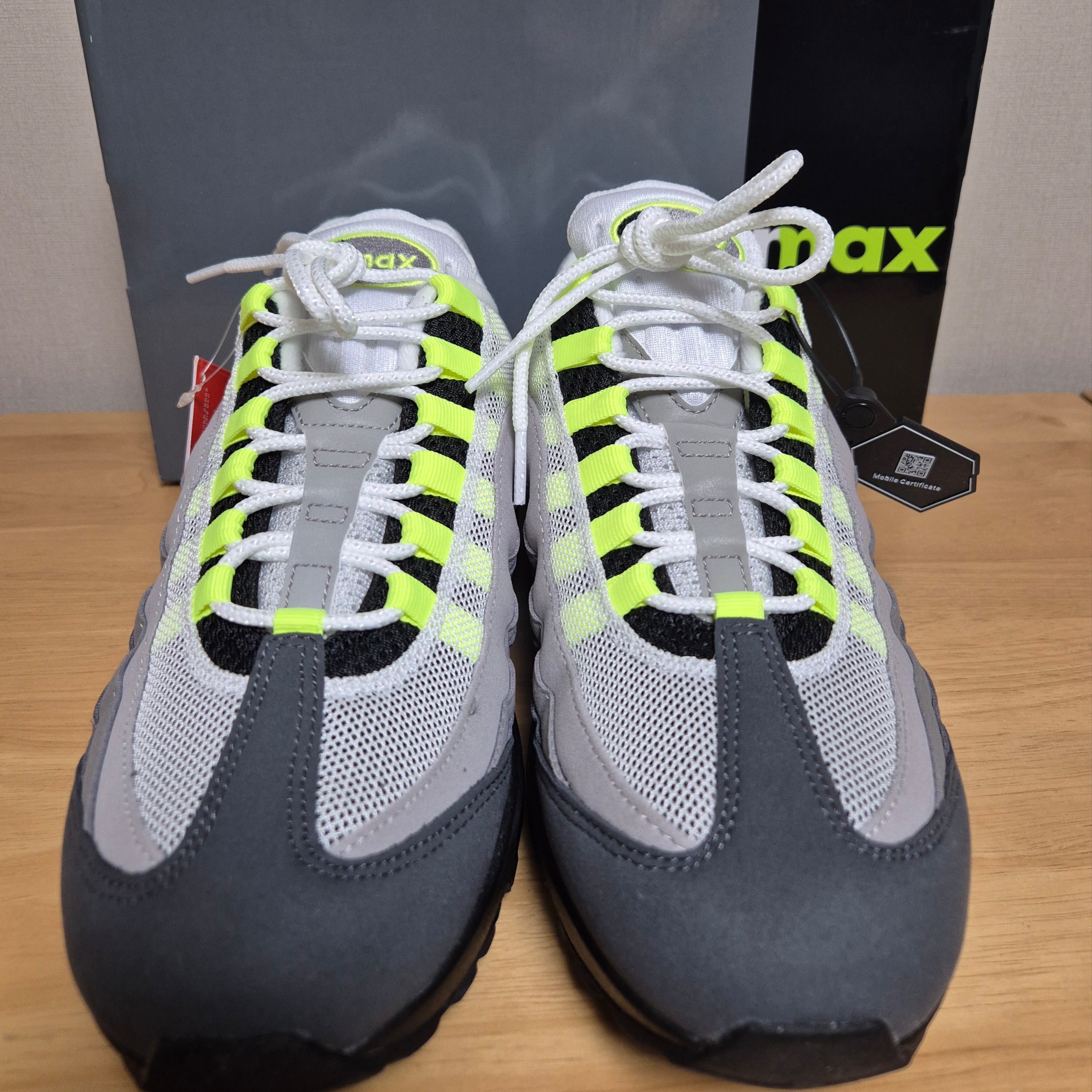 Nike Air Max 95 OG Neon 착용 스타일 - 1