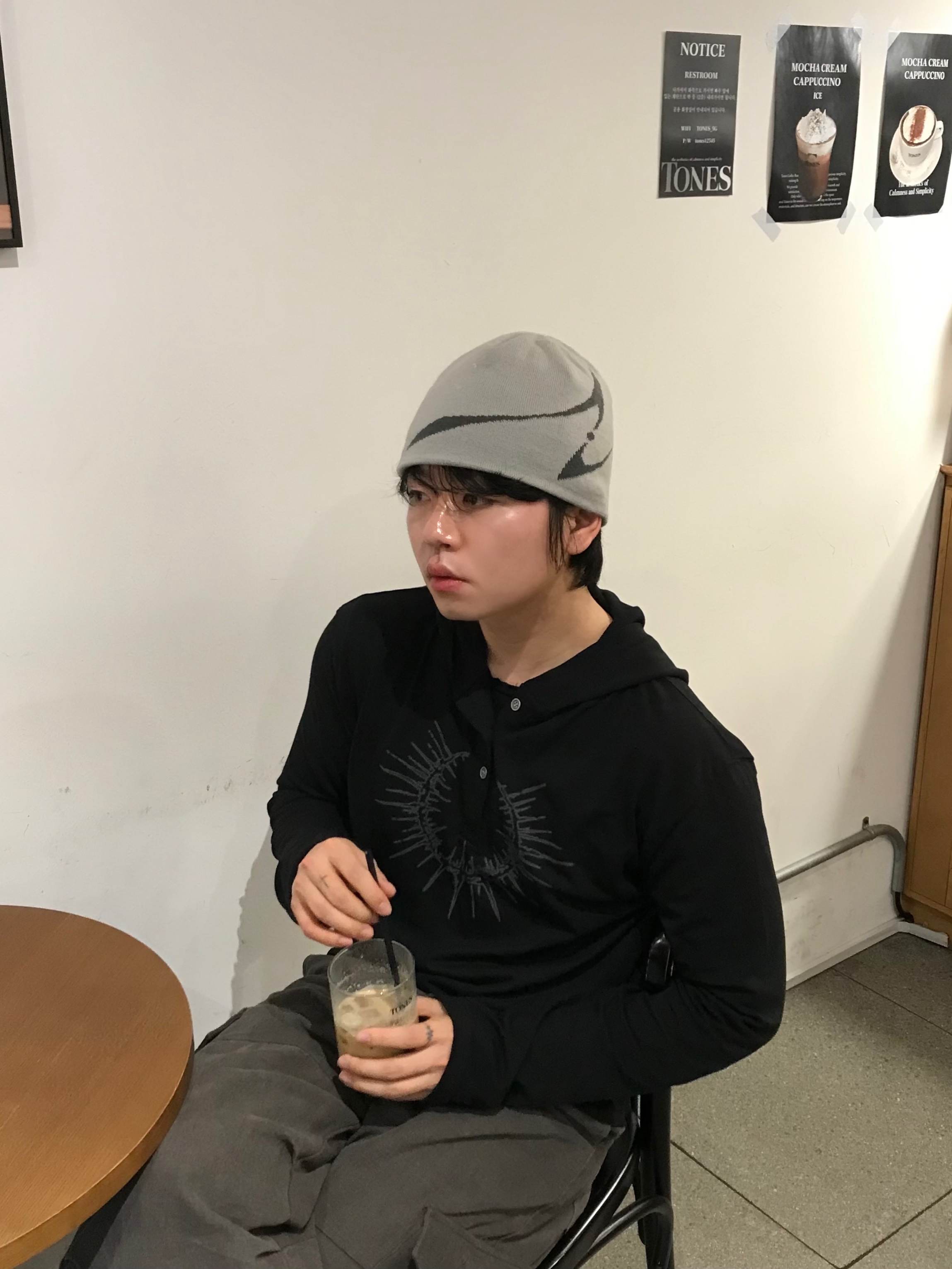 BLR Curved Logo Beanie Black/Gray, BLR Curved Logo Beanie Grey 착용 스타일 - 5