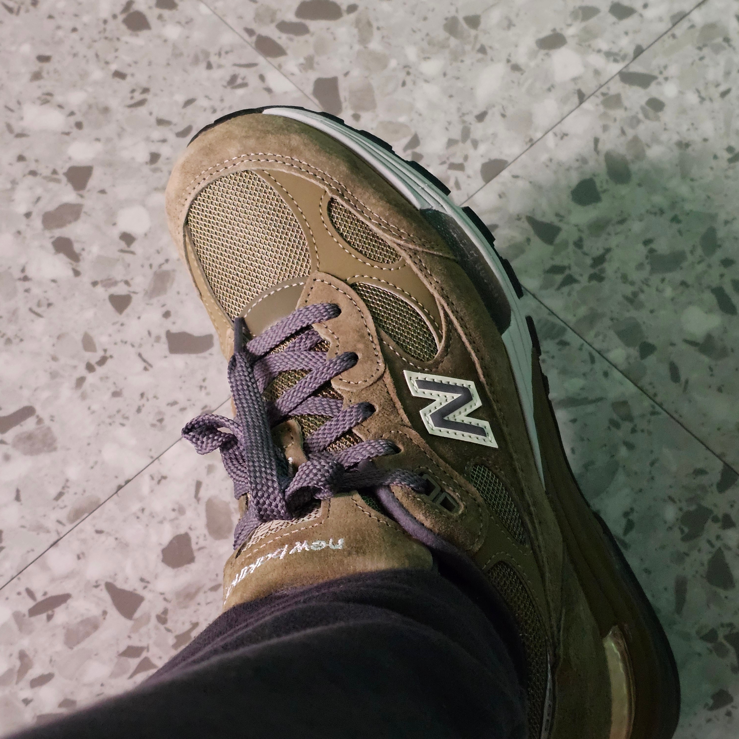 New Balance 992 Made in USA Dark Camo Covert Green - D Standard 착용 스타일 - 1