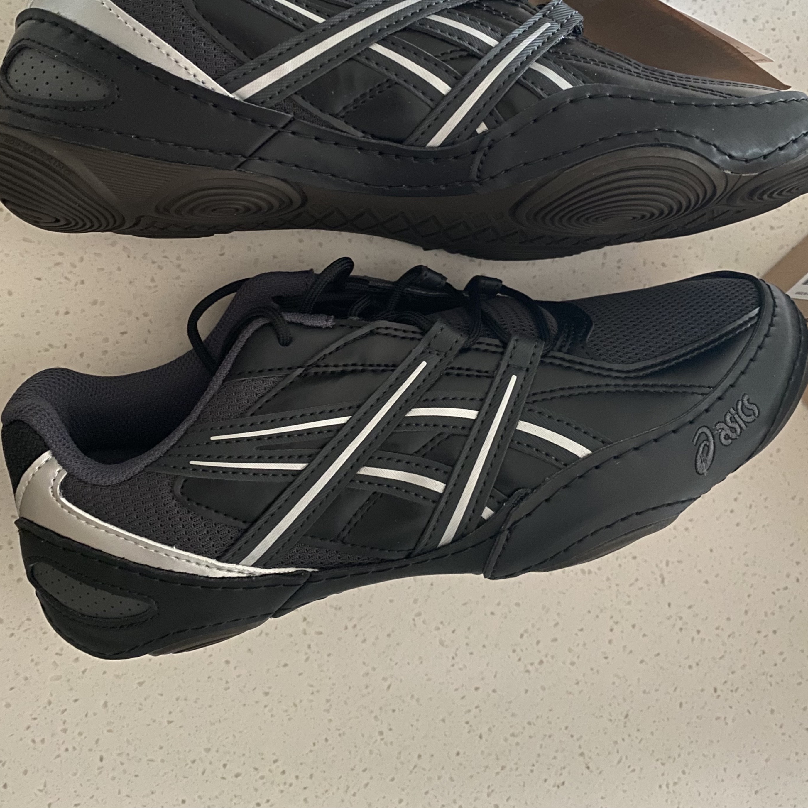 Asics Hypersync Graphite Grey Black 착용 스타일