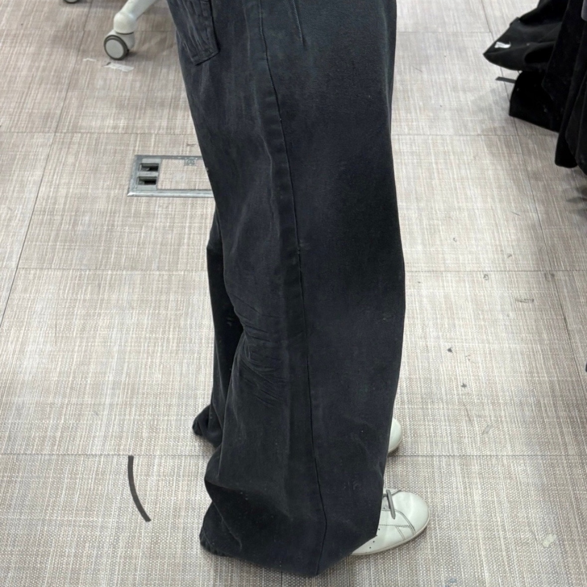 Polyteru Loosed Coated Jean (Matt Coated) Blue Charcoal 착용 스타일 - 2