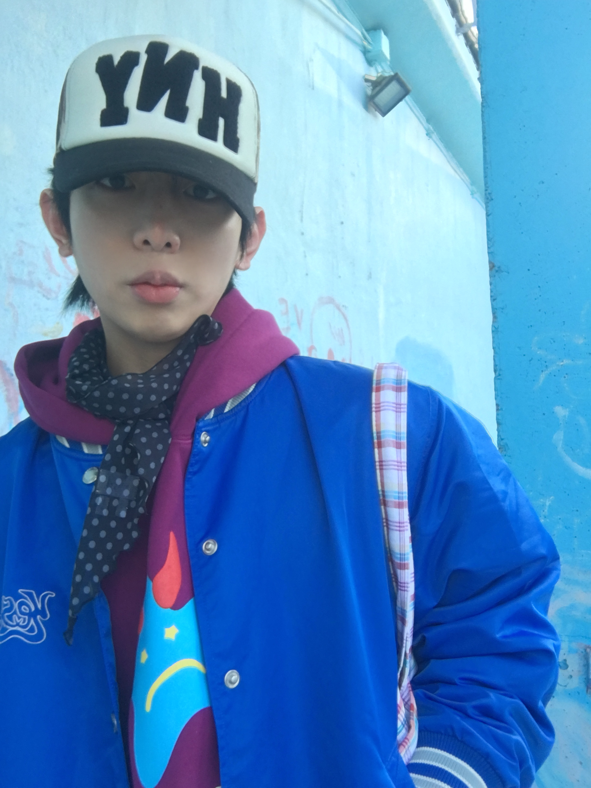 [더블적립] YESEYESEE Y.E.S Team Stadium Jacket Blue, [더블적립] YESEYESEE Flower Rivet Denim Pants Khaki Green 착용 스타일 - 2