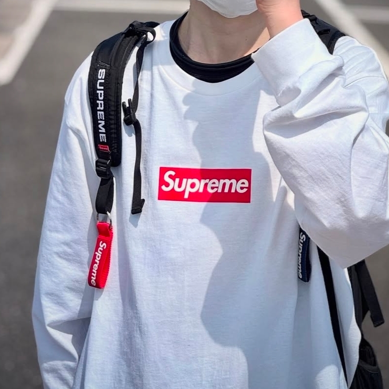 Supreme Washed Box Logo Crewneck White - 25SS 착용 스타일 - 2