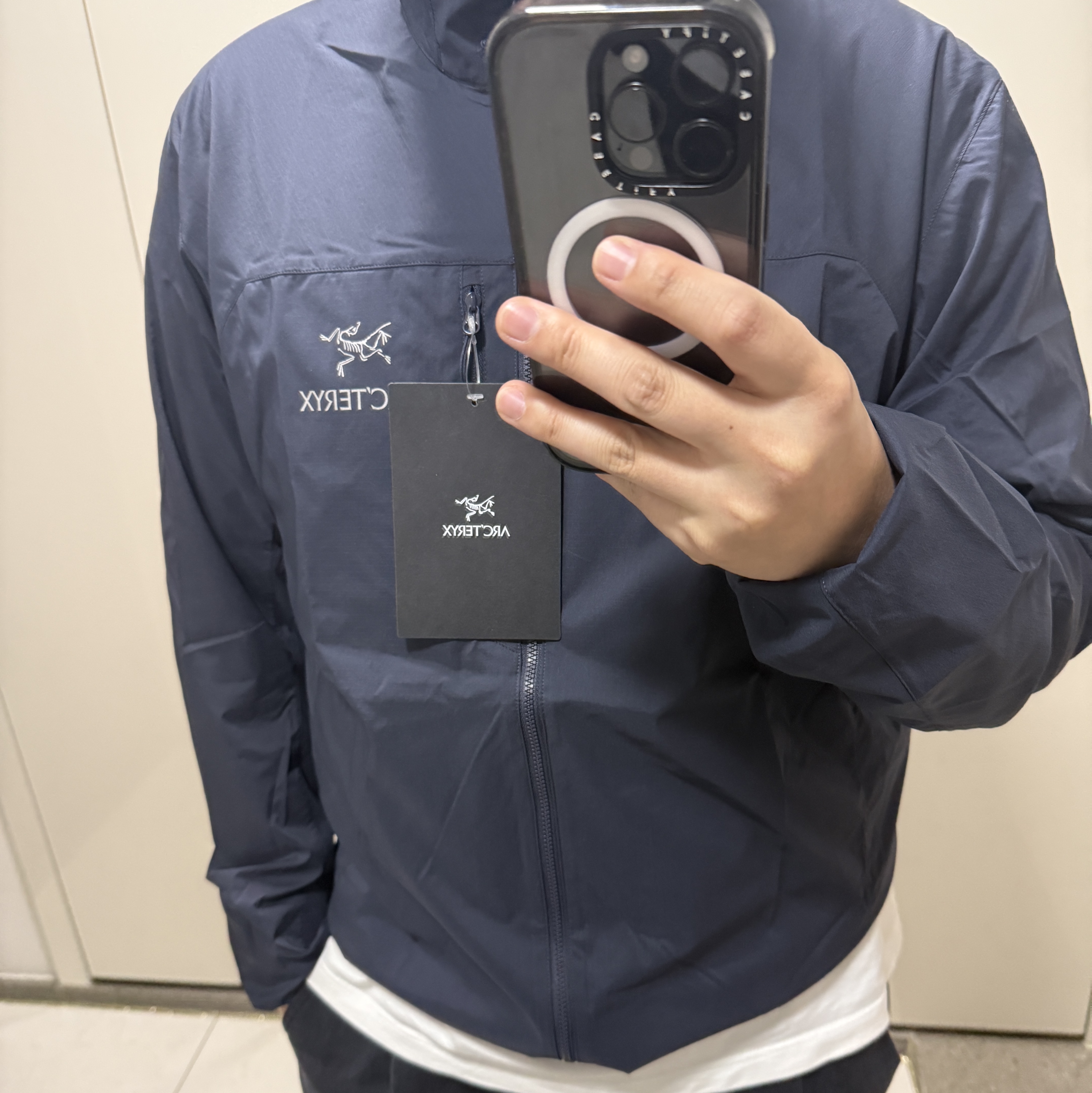 Arc'teryx Squamish Hoody Black Sapphire 착용 스타일