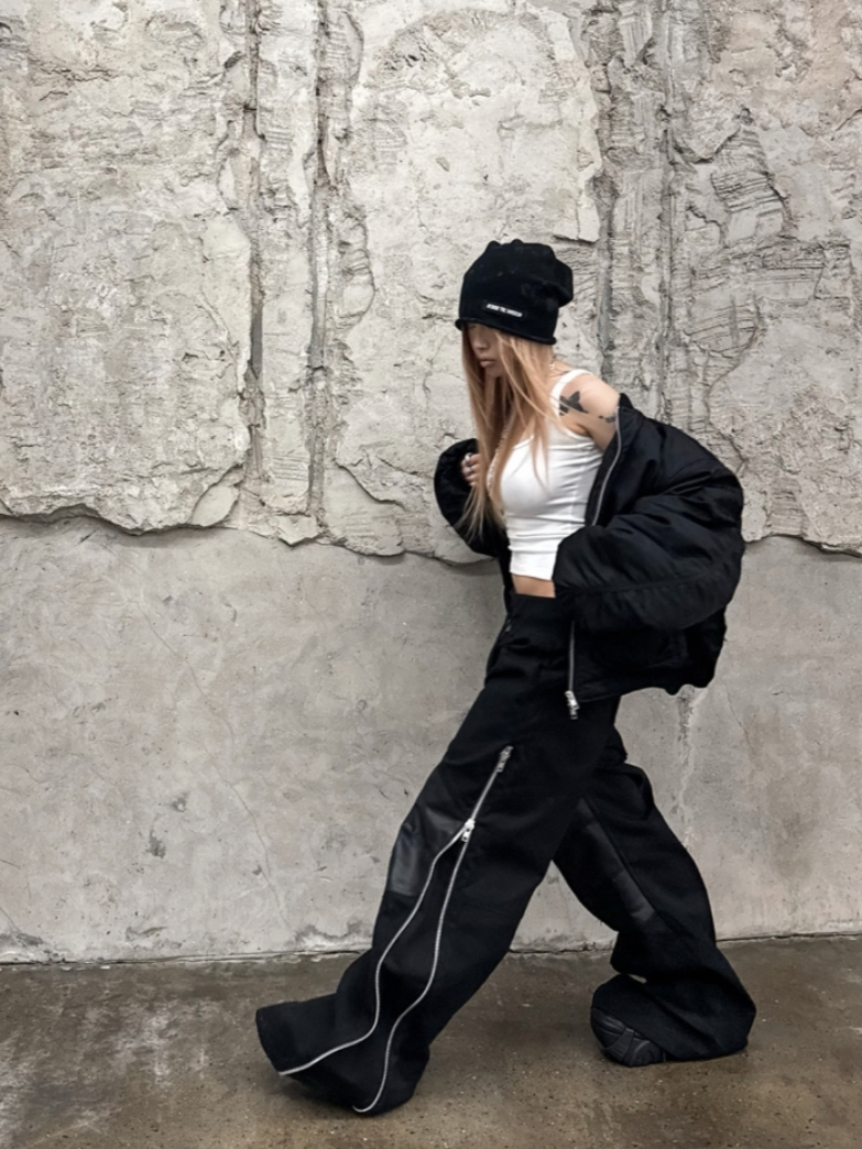 ROARINGRAD Carbon-Coated Side-Zip Pants Black 착용 스타일 - 2