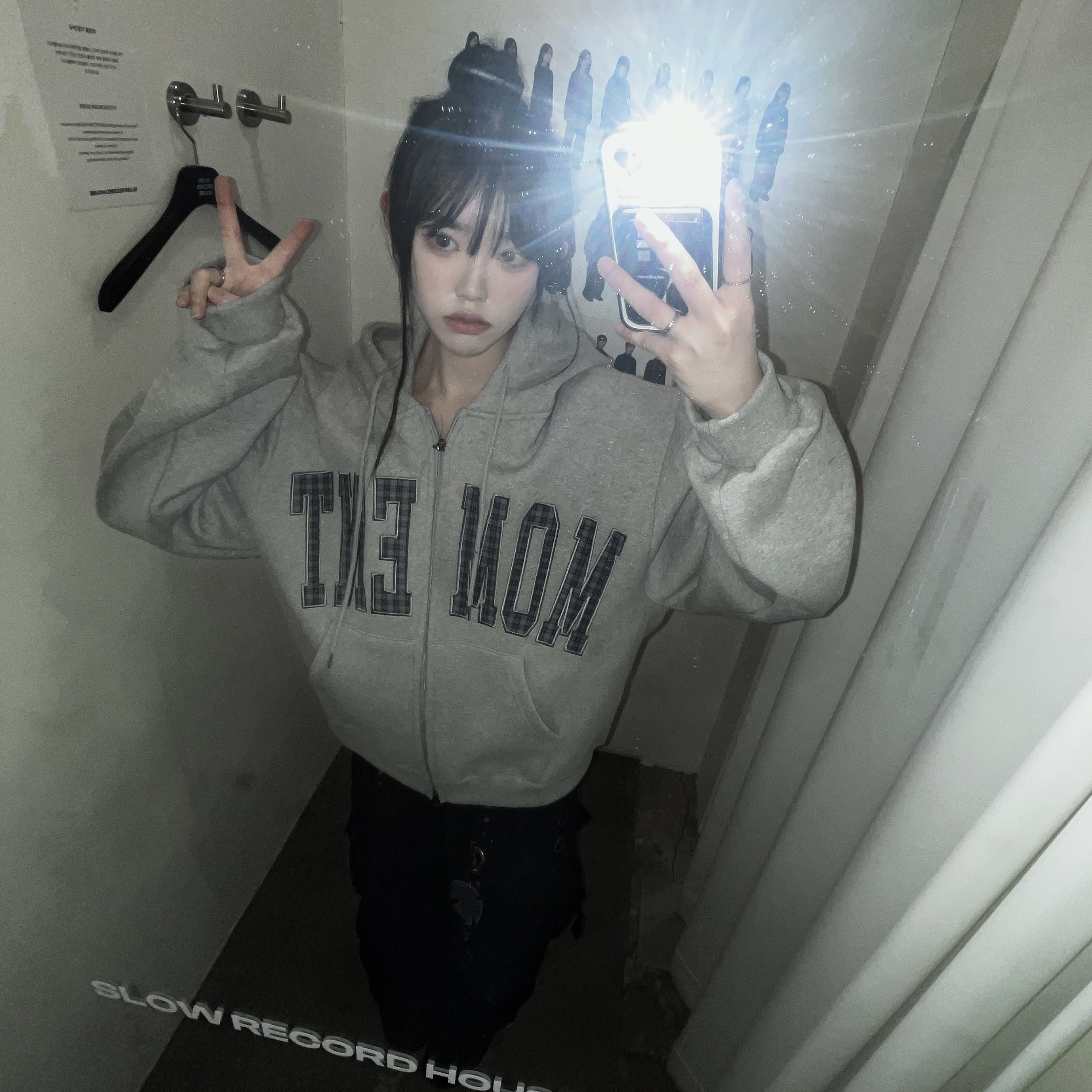 SLOW RECORD HOUSE Moment Zip-Up Hoodie Check 착용 스타일 - 1