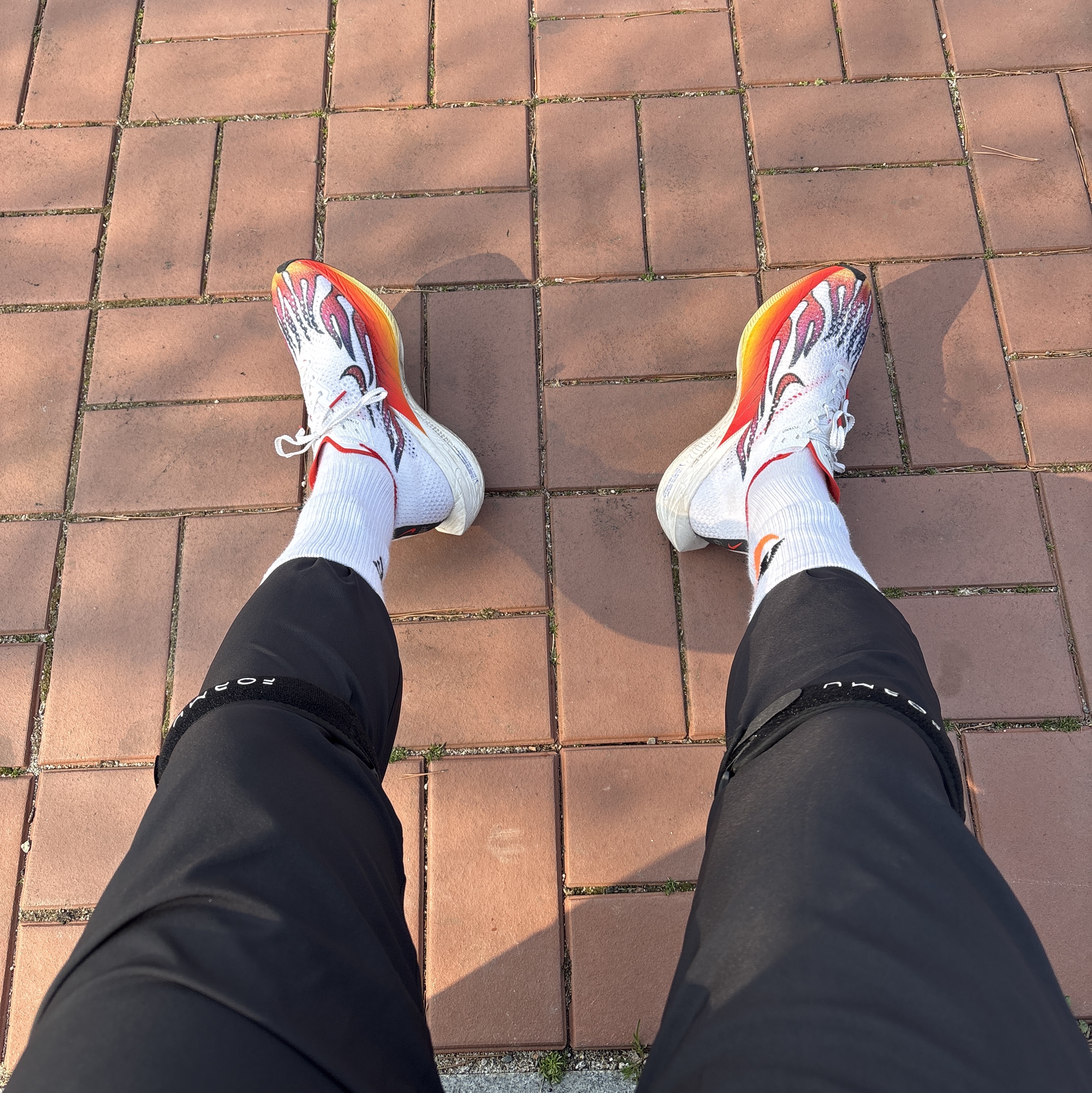 Nike ZoomX Vaporfly Next% 3 PRM White Habanero Red, Nike Dri-Fit Challenger Woven Pants Black - Asia 착용 스타일