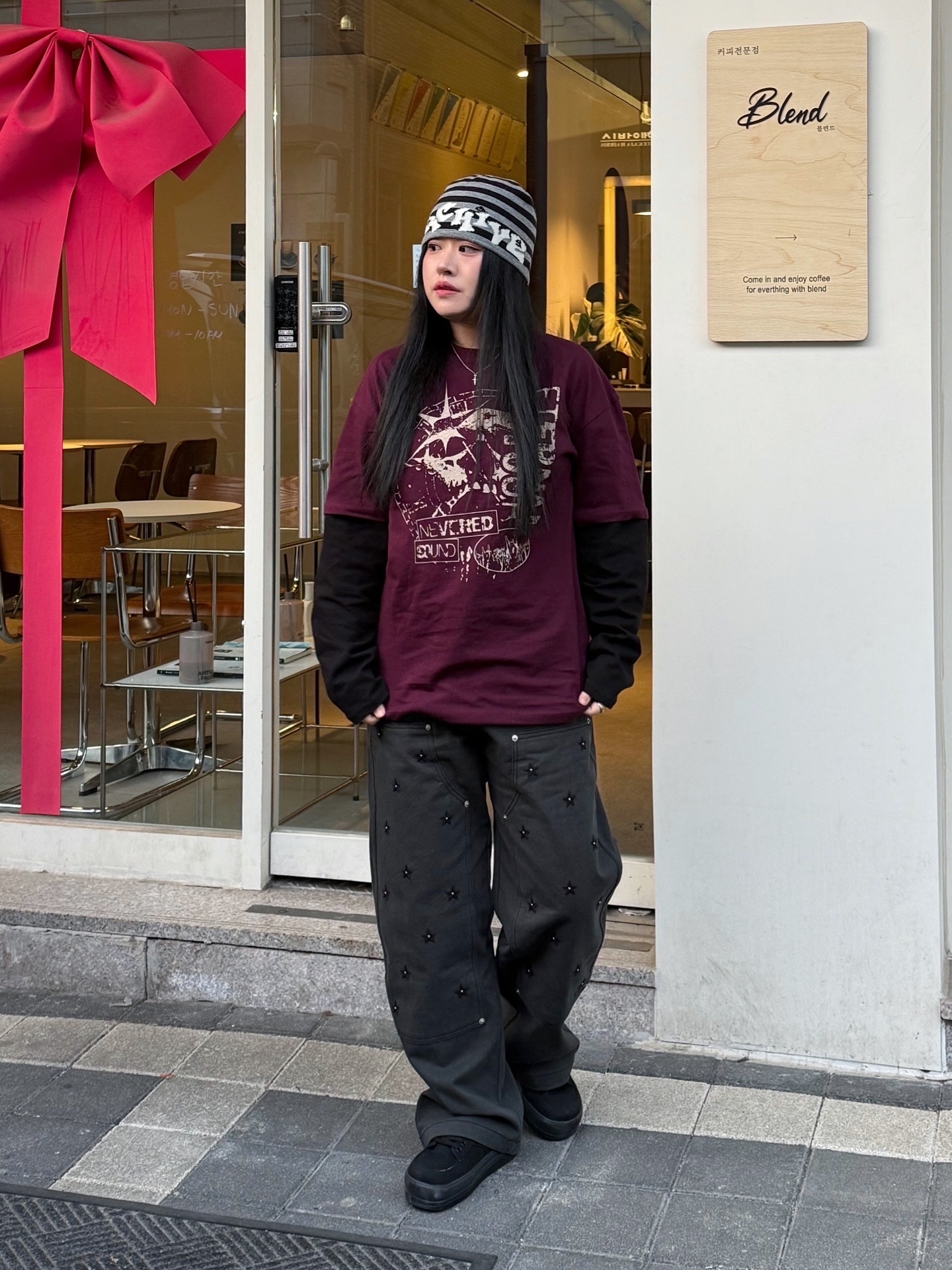 DEFYCLUBROBBERS Eternal Tour Layered LS Burgundy 착용 스타일
