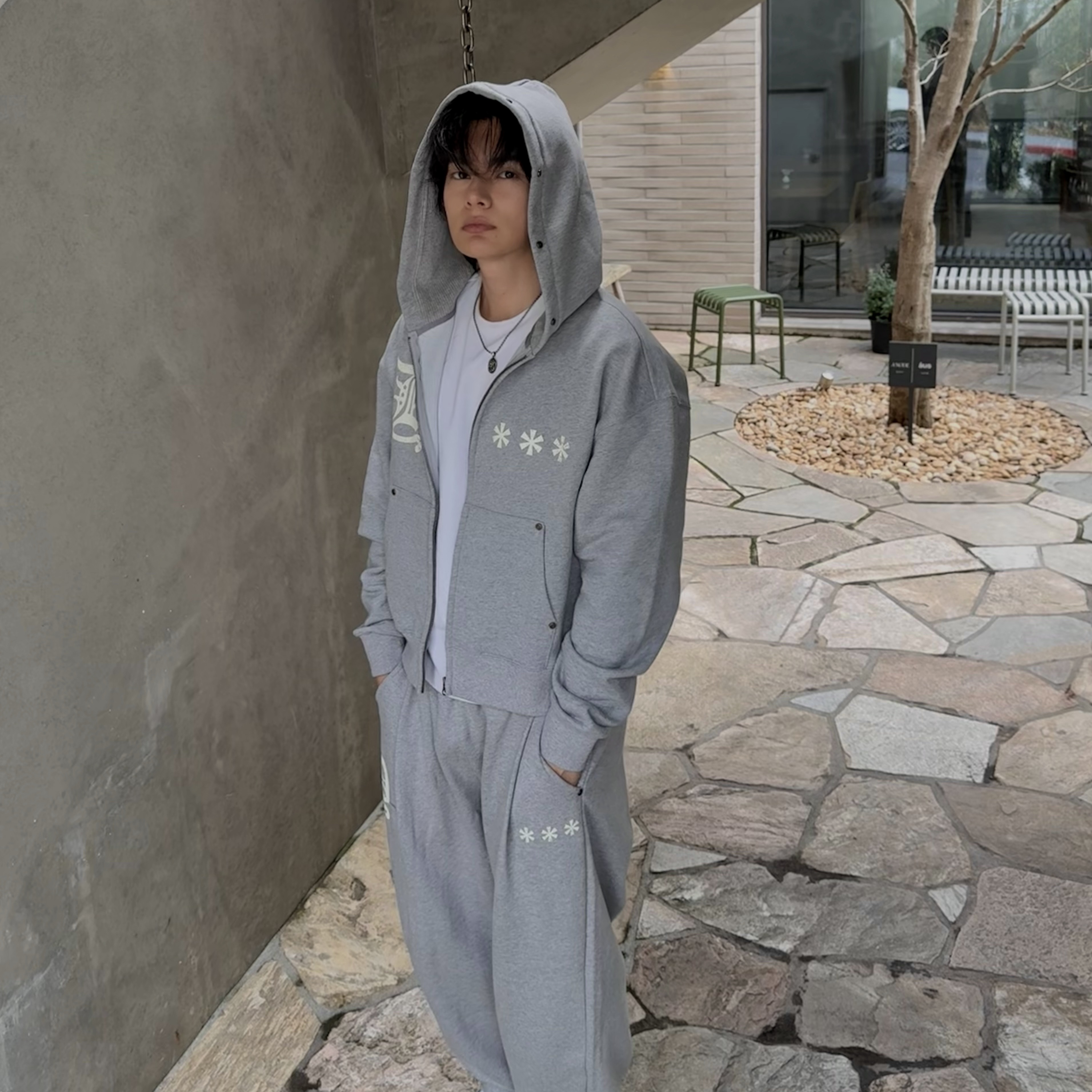 AMOU D-Star Hoodie Zip Up Gray, AMOU D-Star Hoodie Zip Up Black 착용 스타일 - 4