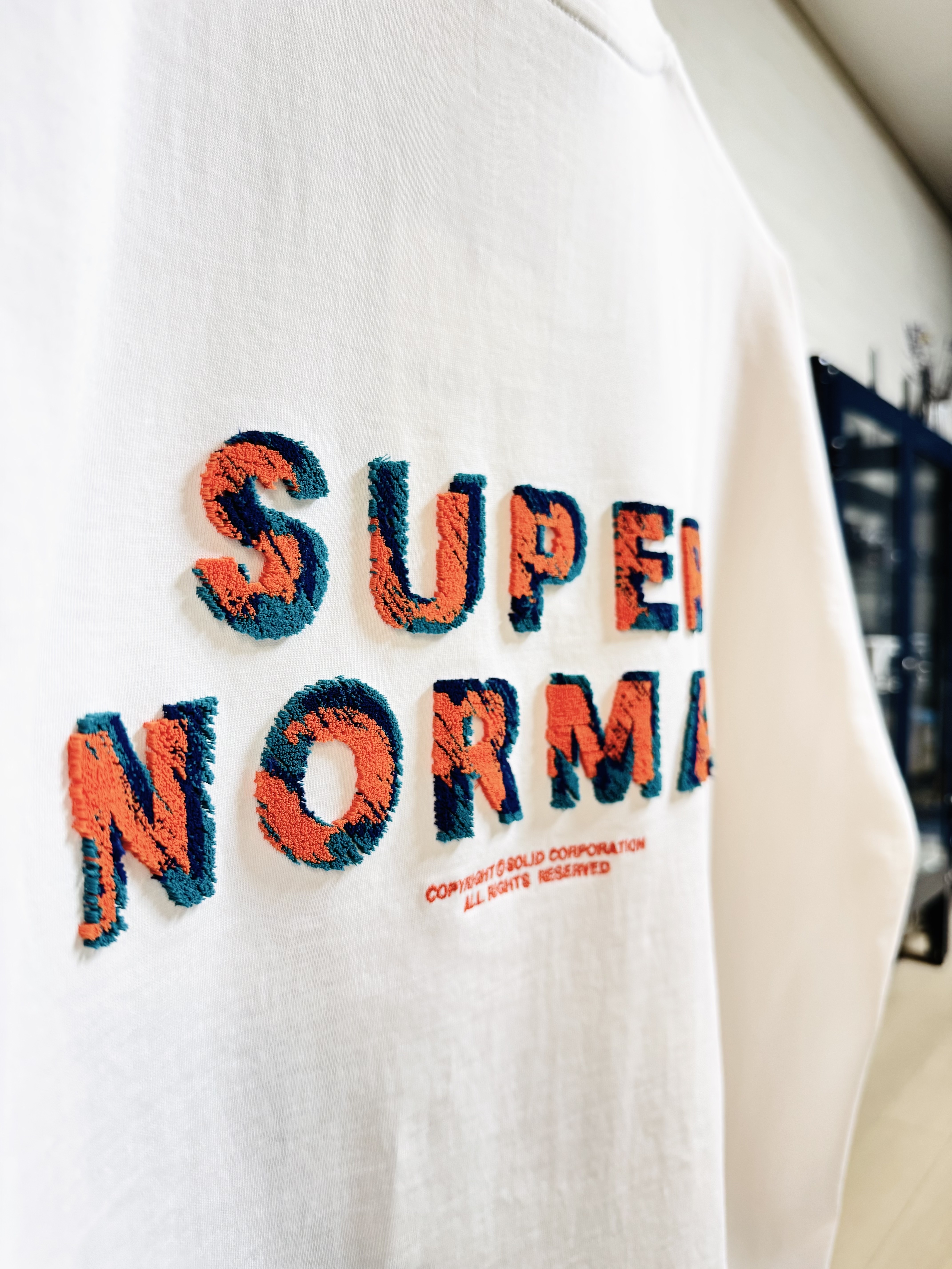 Solid Homme Black Water Butterfly T-Shirt White - 24SS 착용 스타일 - 1