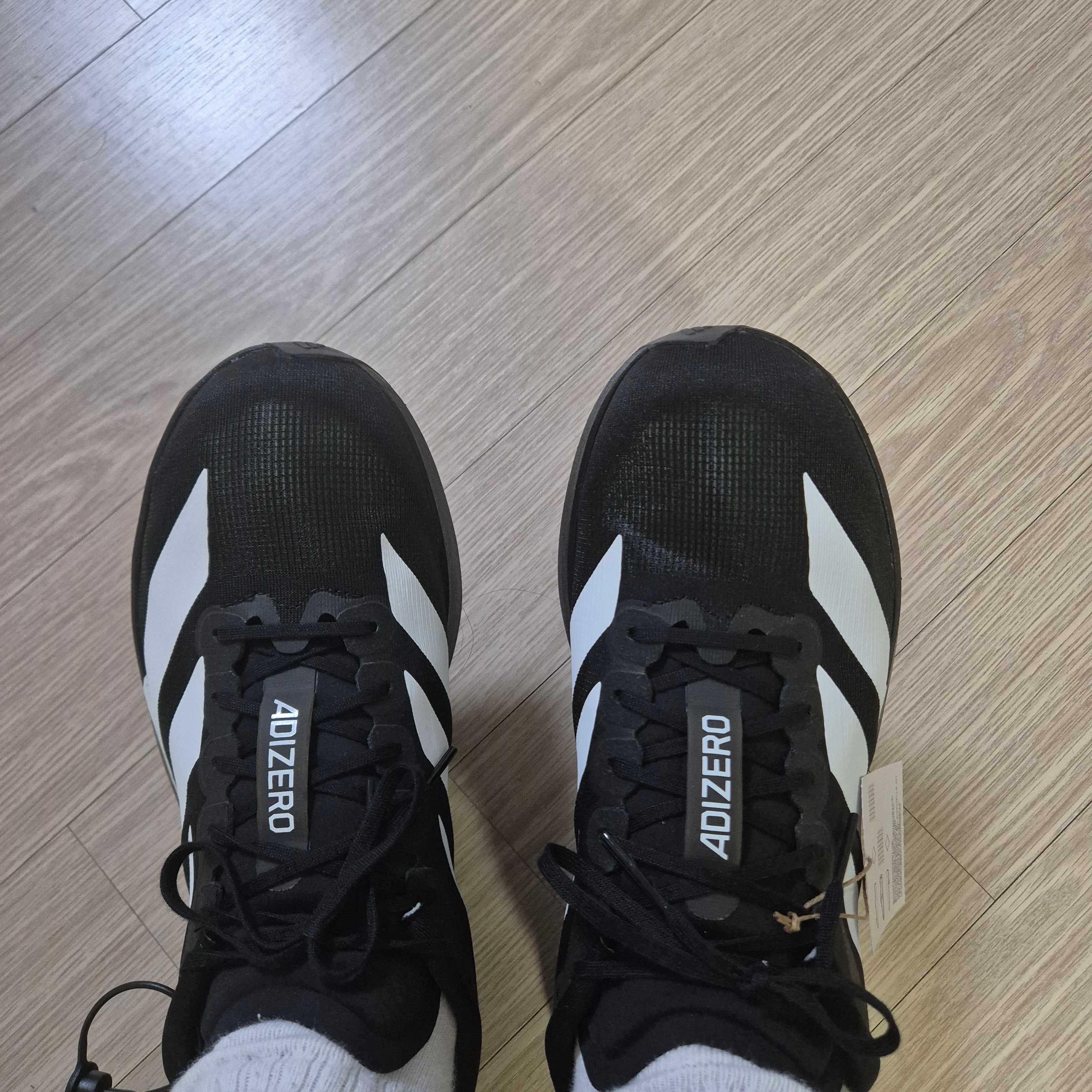 Adidas Adizero EVO SL Core Black Cloud White 착용 스타일