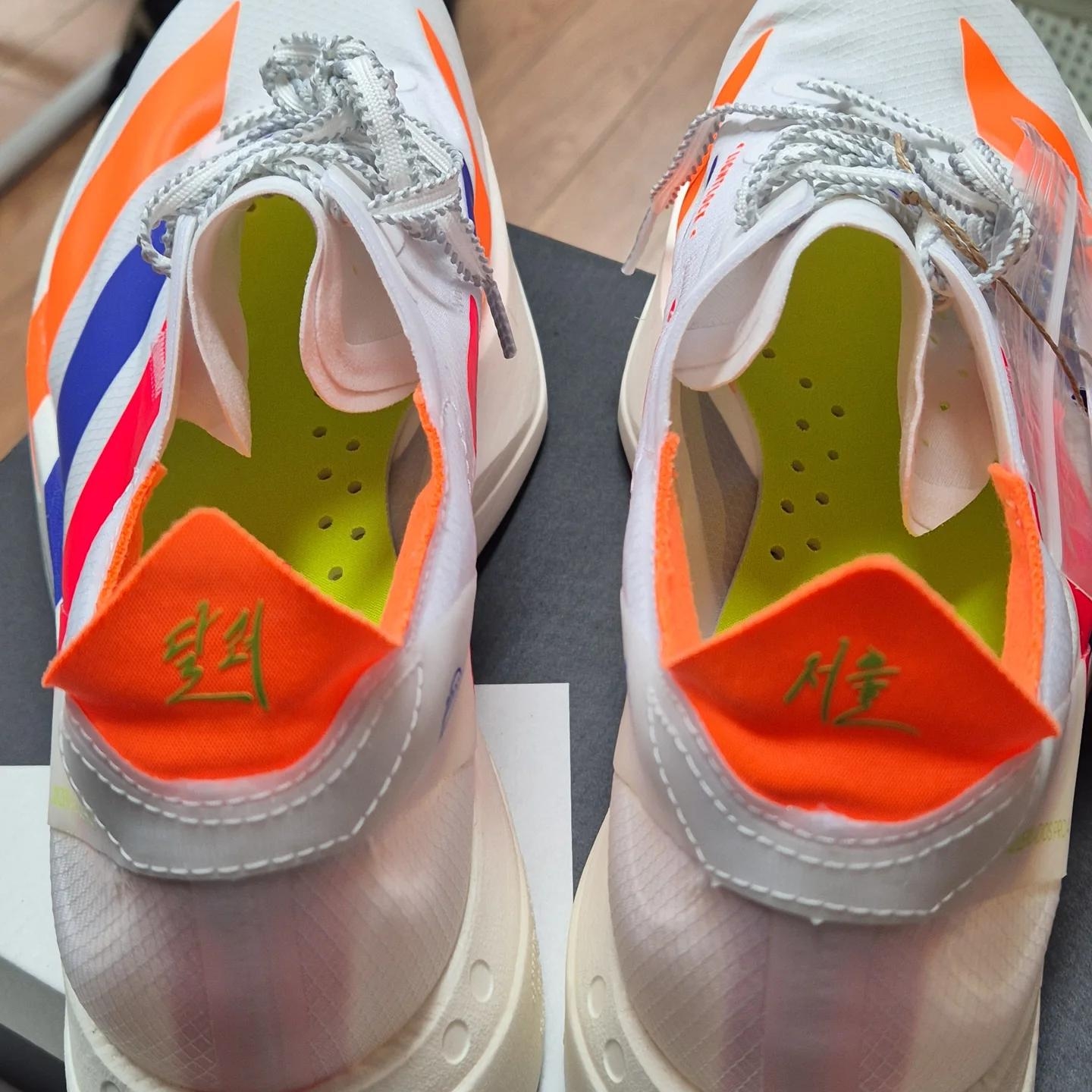Adidas Seoul Marathon Adizero Adios Pro 4 Cloud White Lucid Red 착용 스타일 - 2