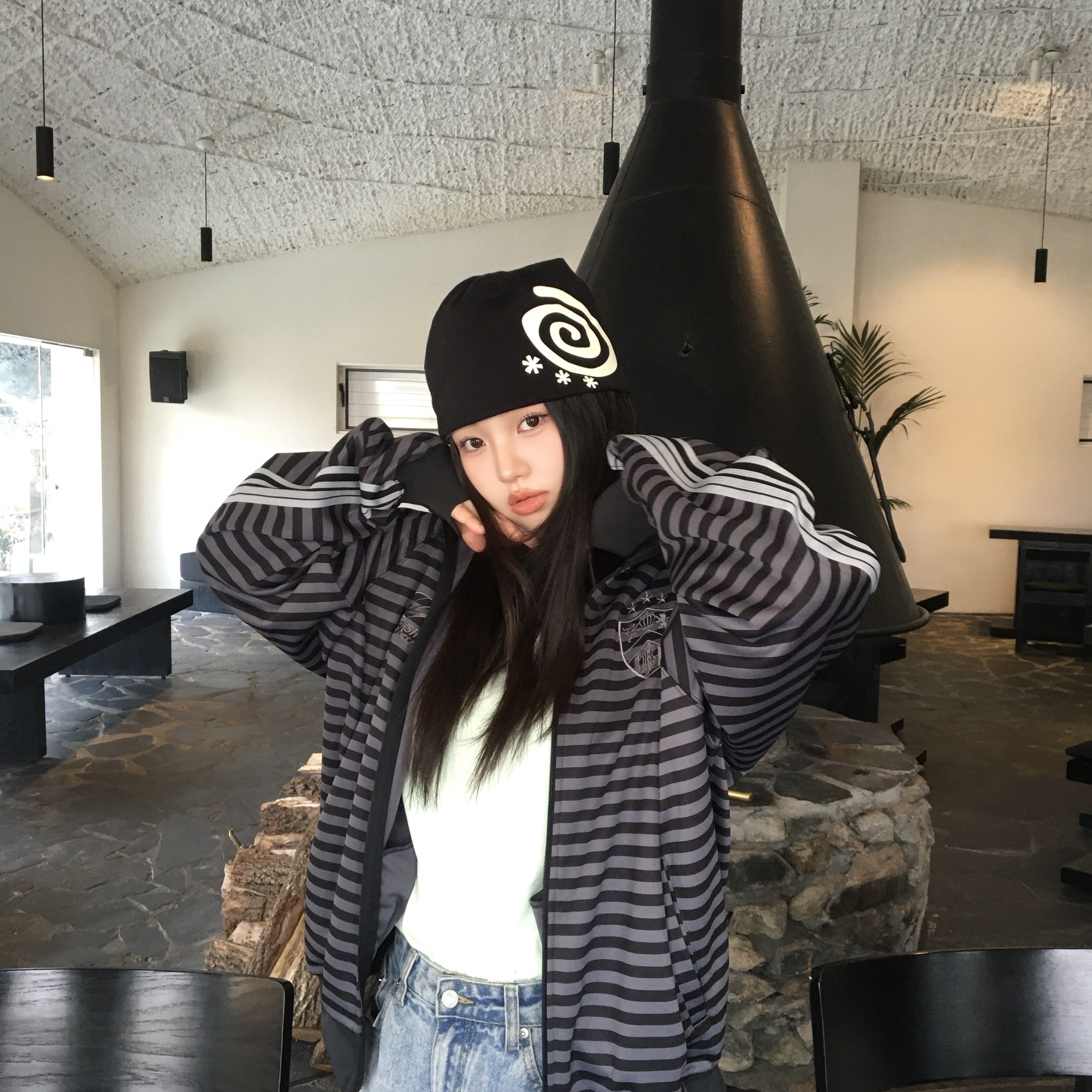 AMOU Reversible Stripe Beanie Black, AMOU Reversible Stripe Beanie Gray 착용 스타일