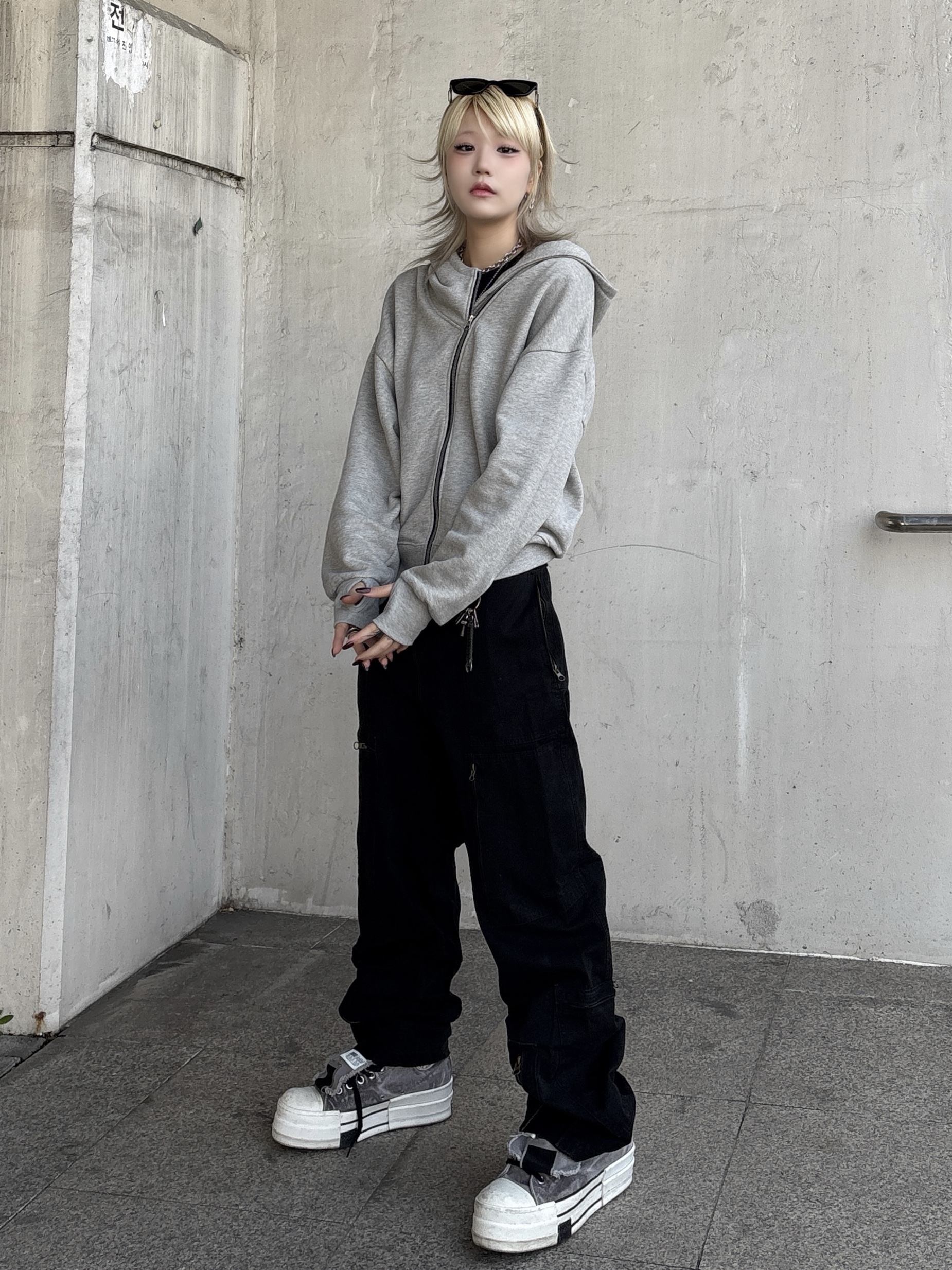 Converse x Drkshdw DBL Drkstar Overdye Chuck 70 Hi Concrete 착용 스타일 - 2