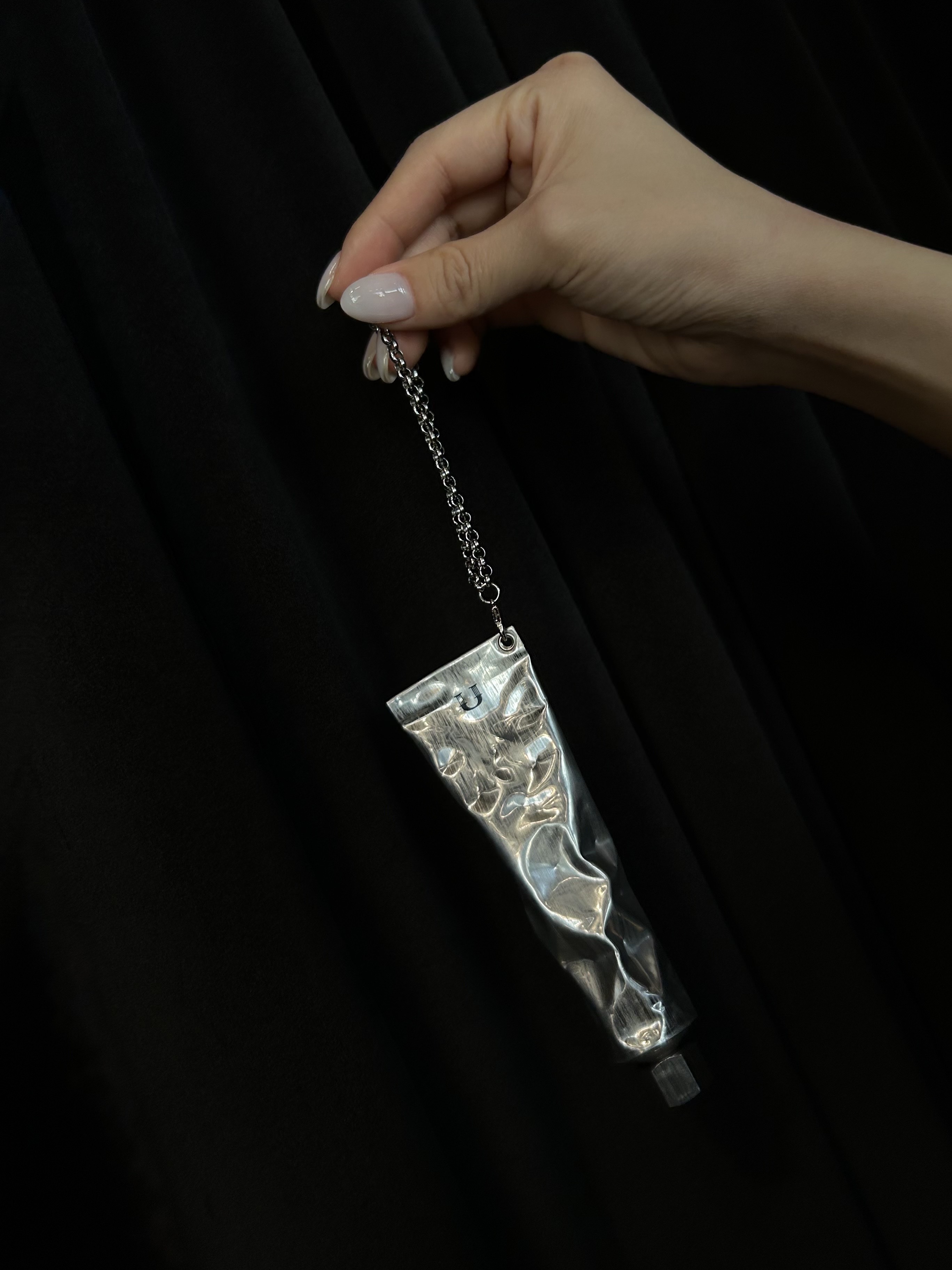 [3% 적립] UNVANISH WHITE CUDDLE PERFUMED HAND CREAM, [3% 적립] UNVANISH SEA OF GREEN PERFUMED HAND CREAM 착용 스타일 - 2