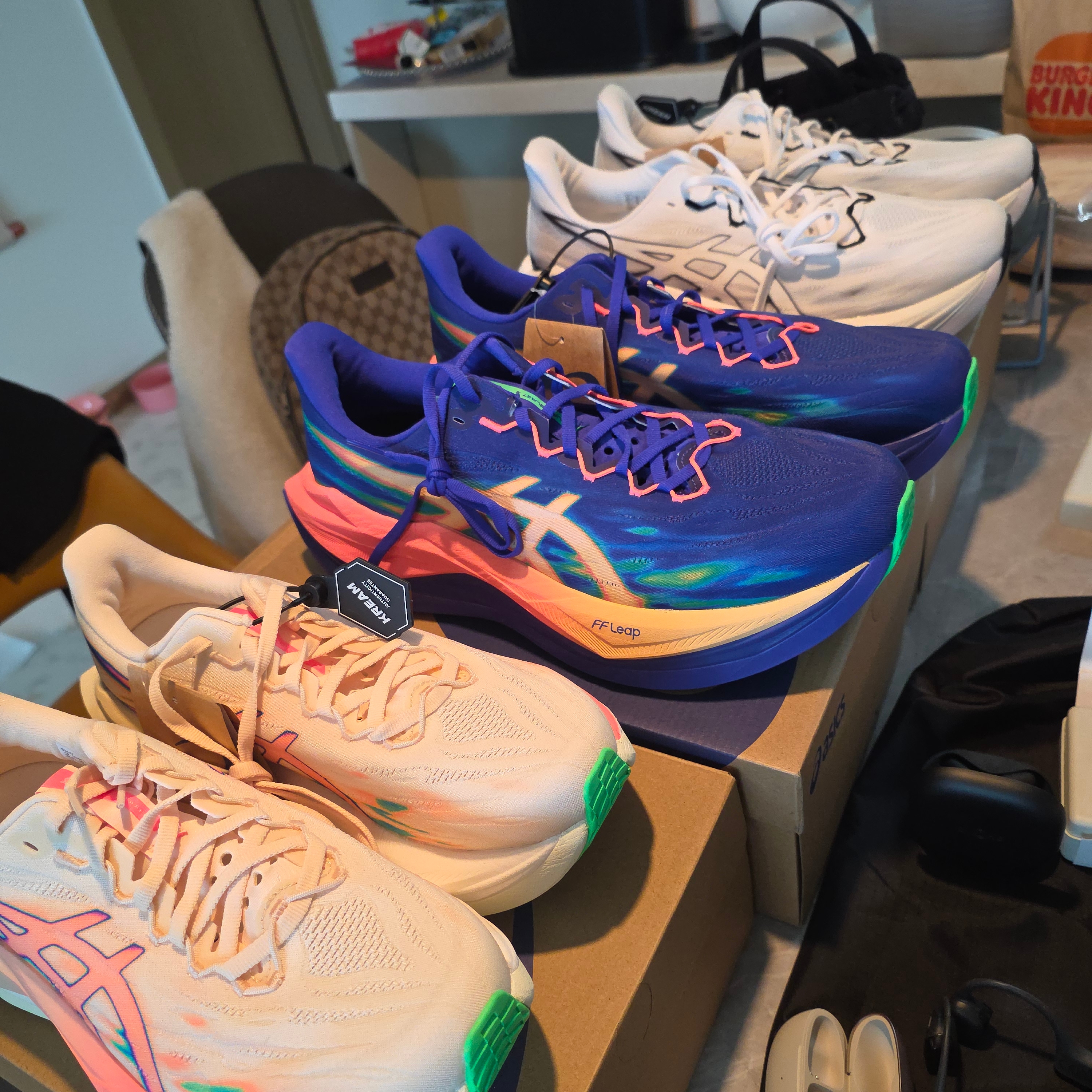 Asics Superblast 3 Cobalt Burst Light Orange, Asics Superblast 3 White Black 착용 스타일