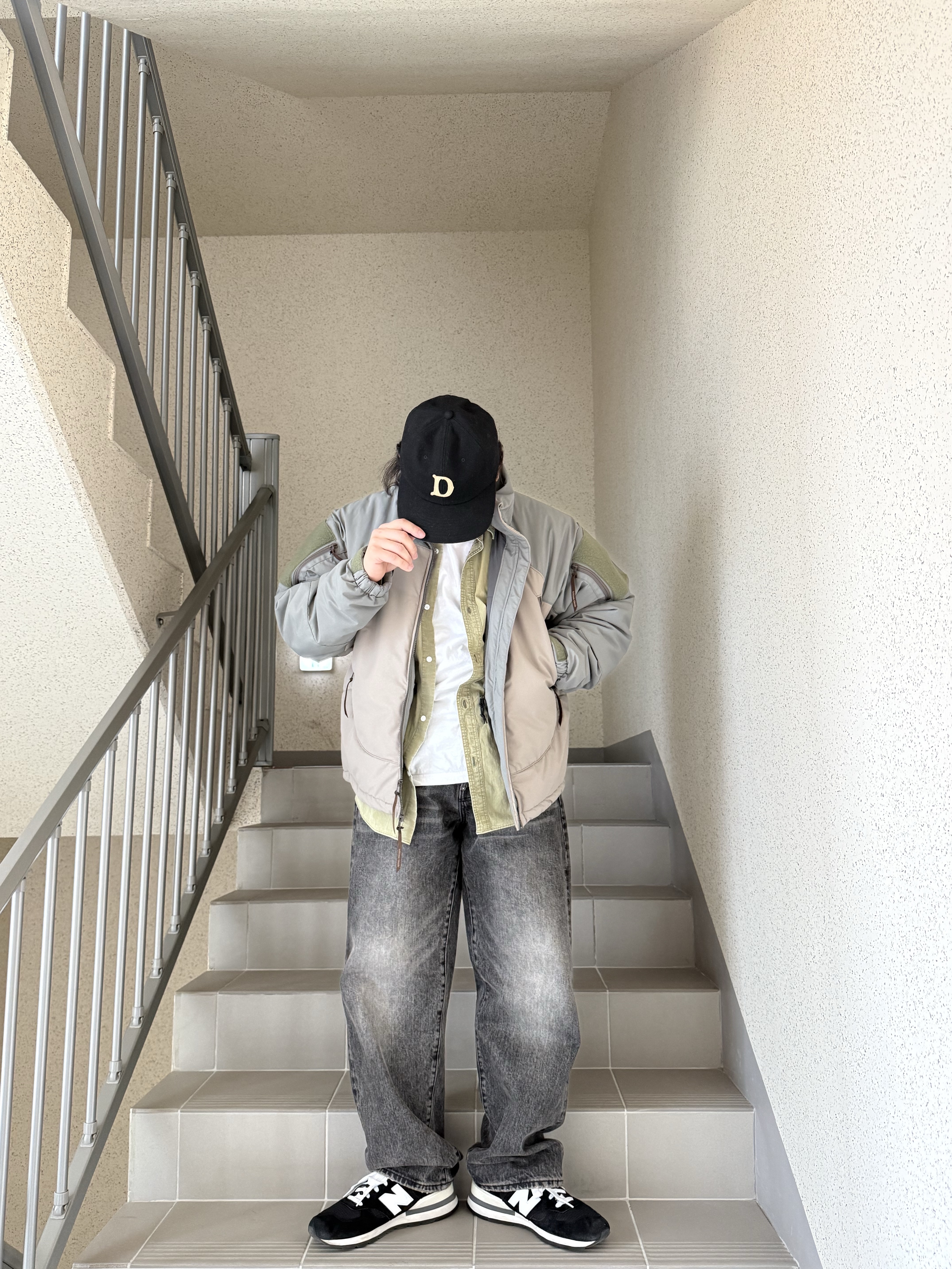 New Balance 990v1 Made in USA Black 착용 스타일 - 4