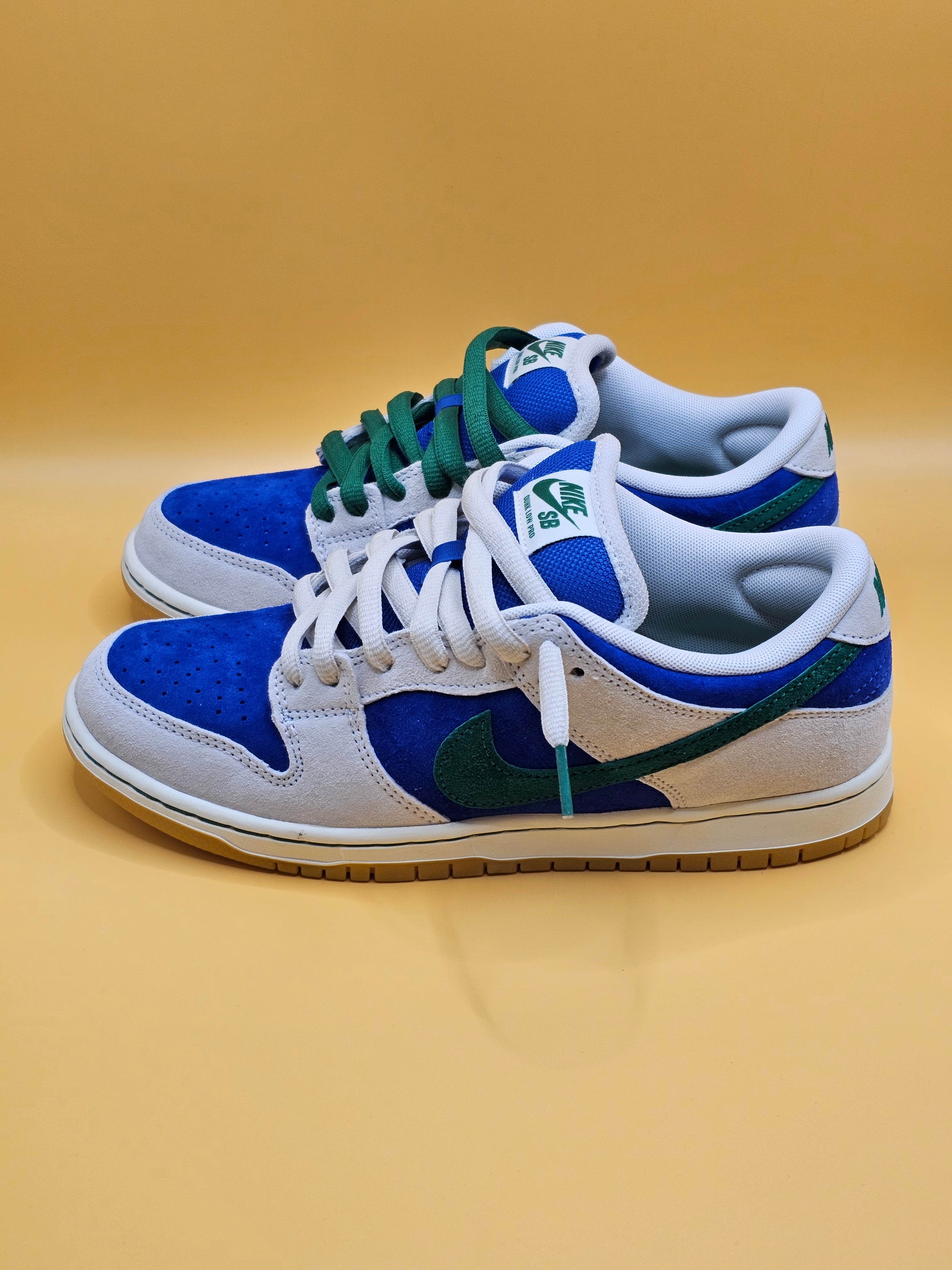 Nike SB Dunk Low Pro Phantom and Hyper Royal 착용 스타일 - 4
