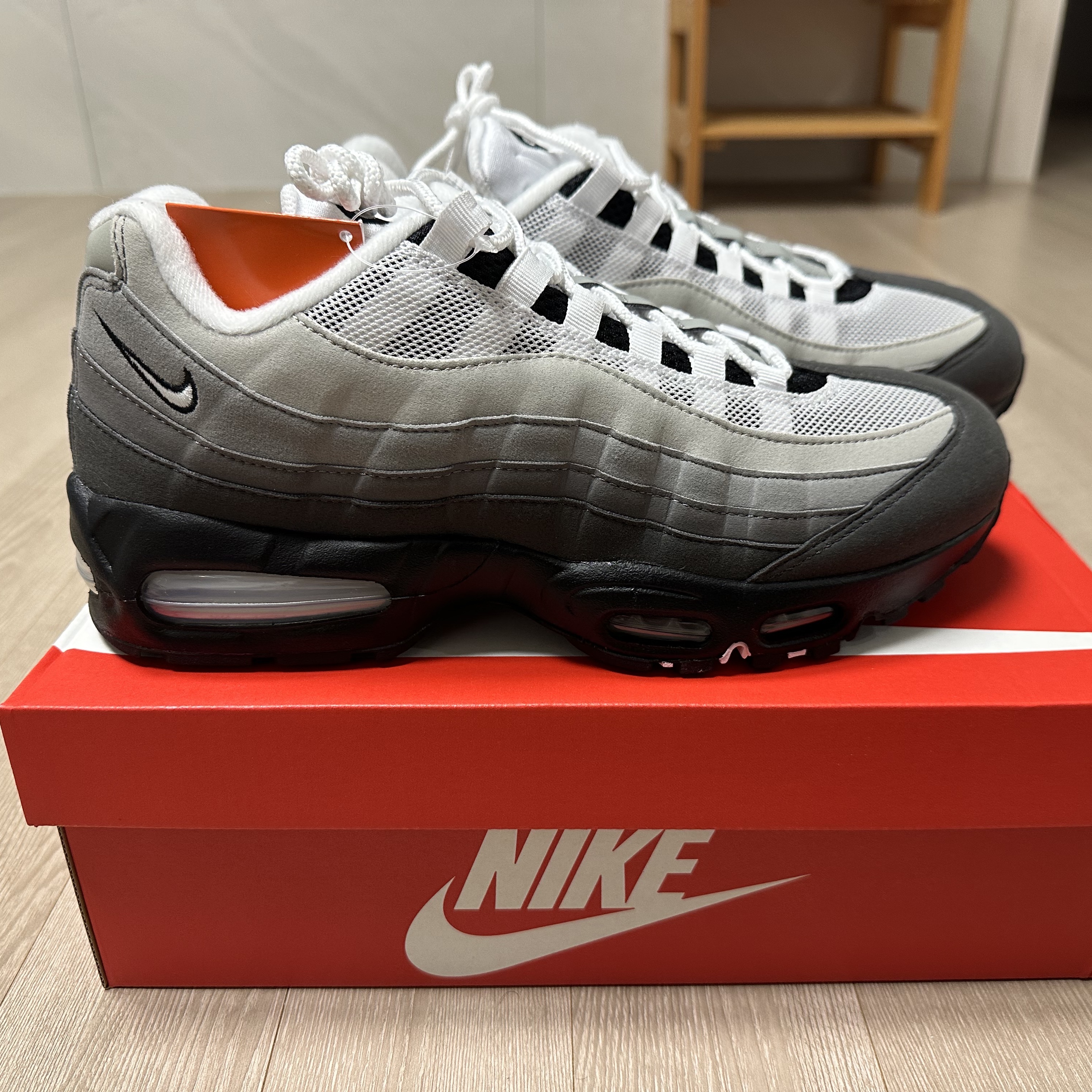 Nike Air Max 95 OG Black White 착용 스타일 - 3