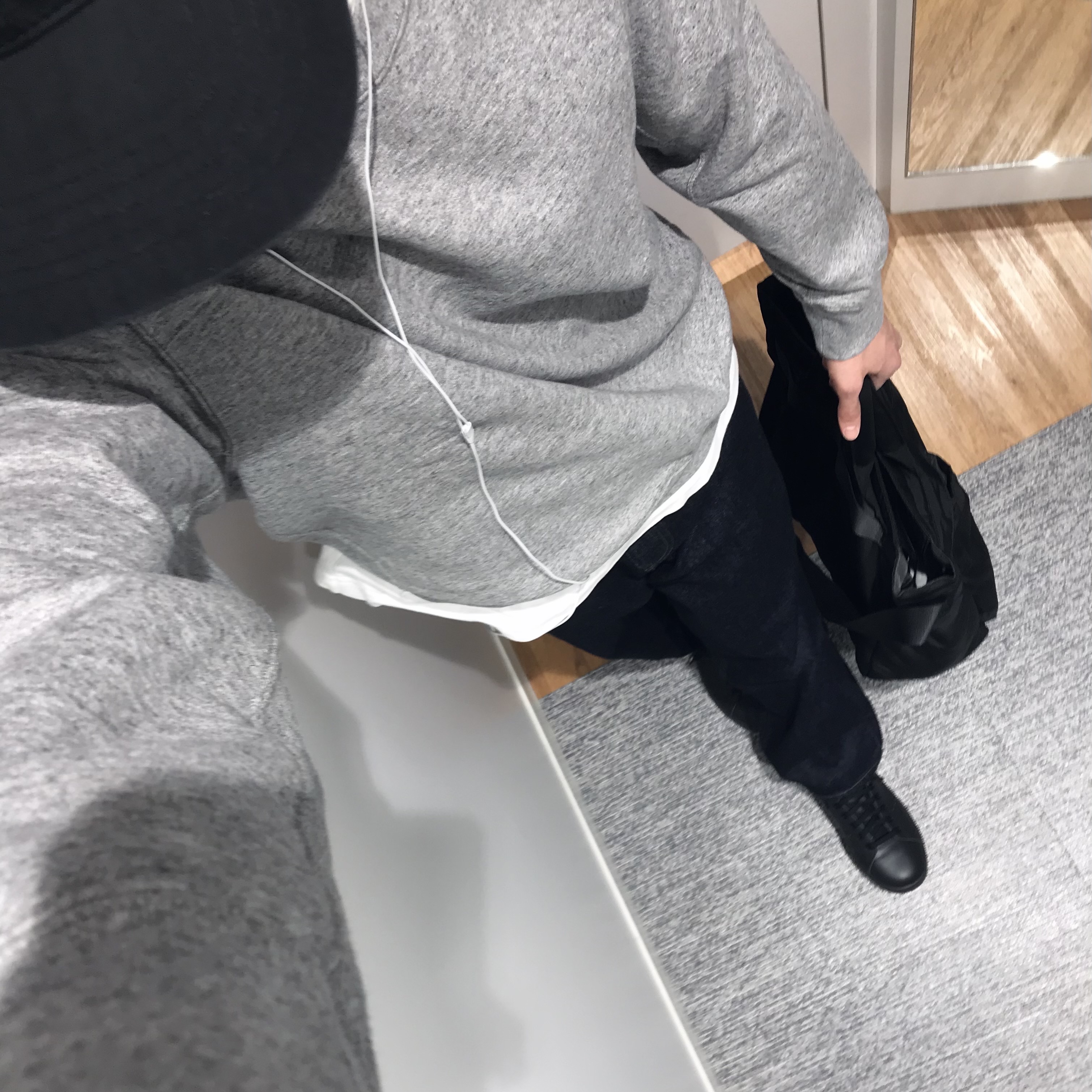 Apple EarPods Lightning Connector (Korean Ver.), Uniqlo x JW Anderson Straight Jean Blue - KR 착용 스타일