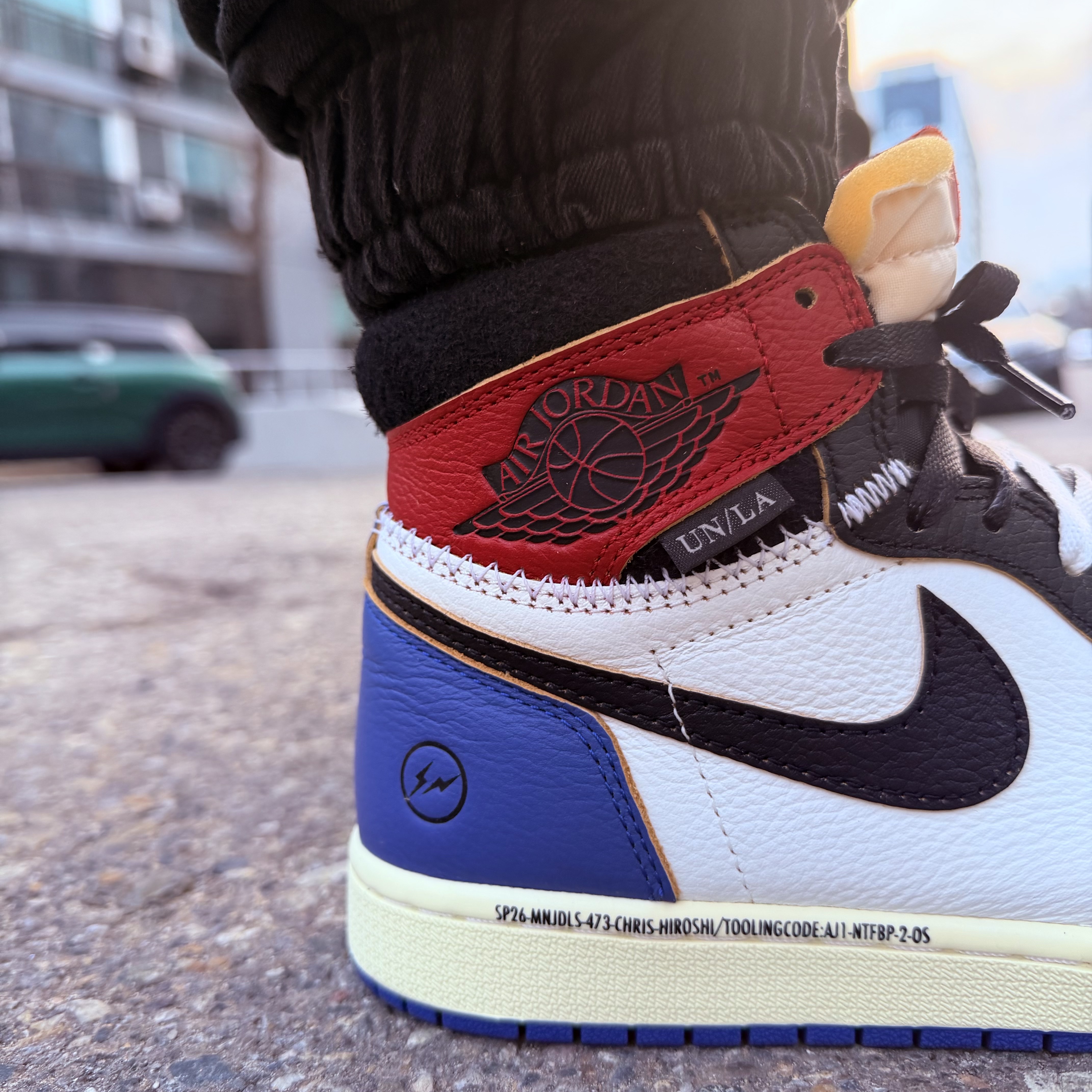 Jordan 1 x Fragment x Union LA Black and Varsity Red 착용 스타일 - 3