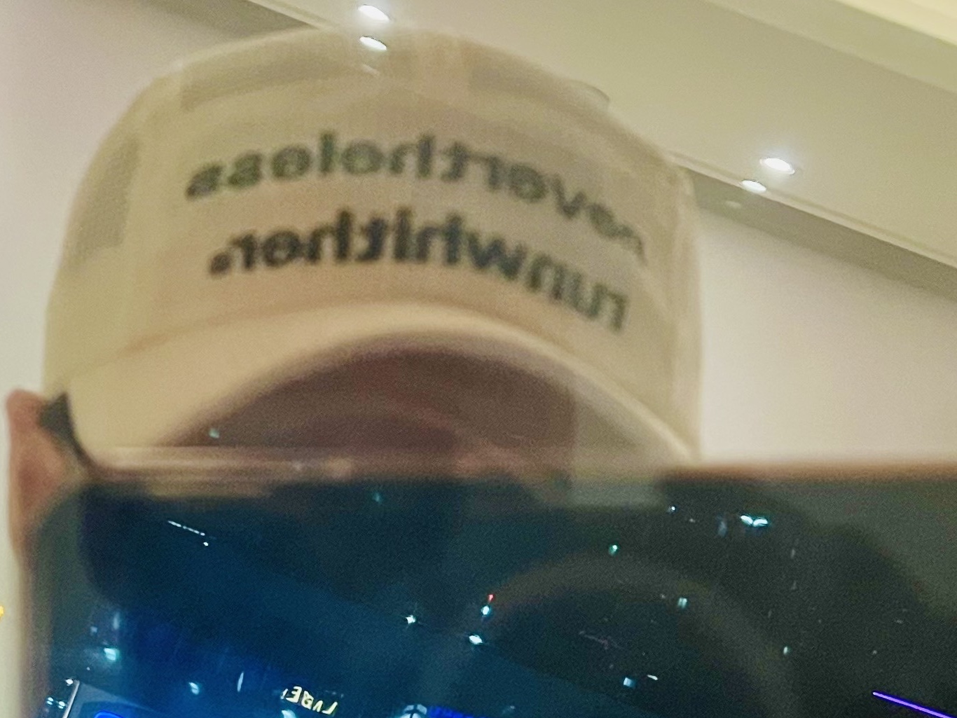 [KREAM 단독] runwhither Mesh Cap Ivory 착용 스타일