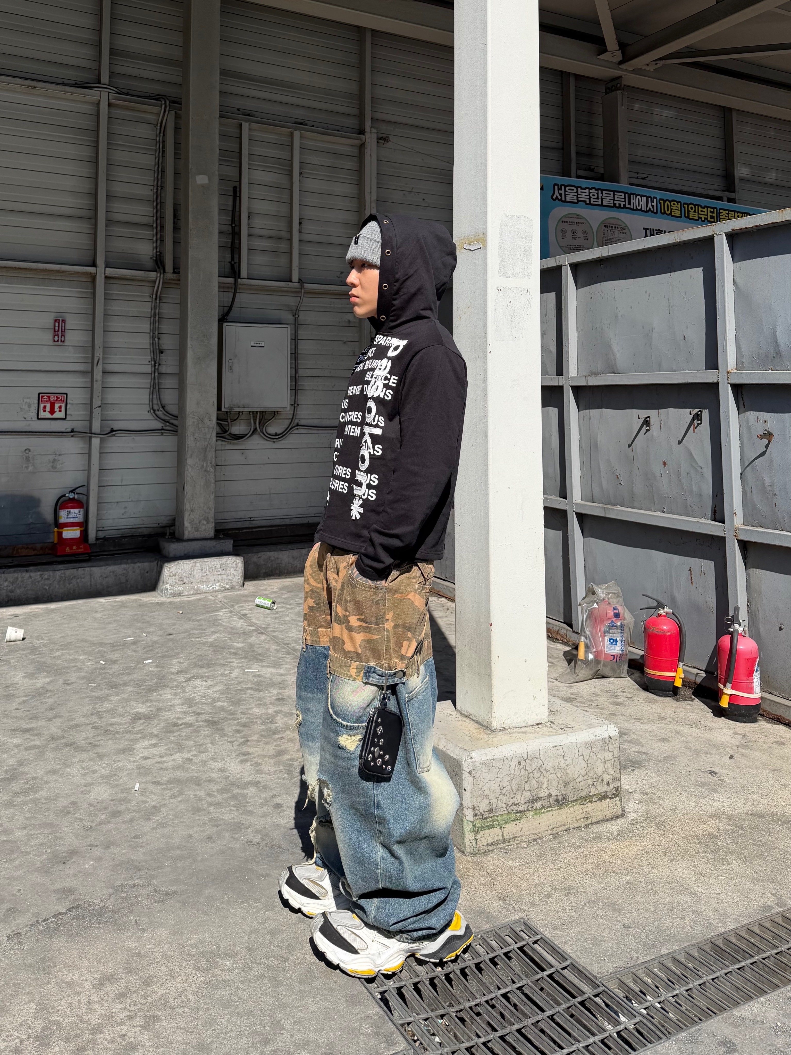 Surgery Clover Logo Beanie Ver.2 Grey, Balenciaga Cargo Sneakers Grey Black Yellow 착용 스타일 - 5