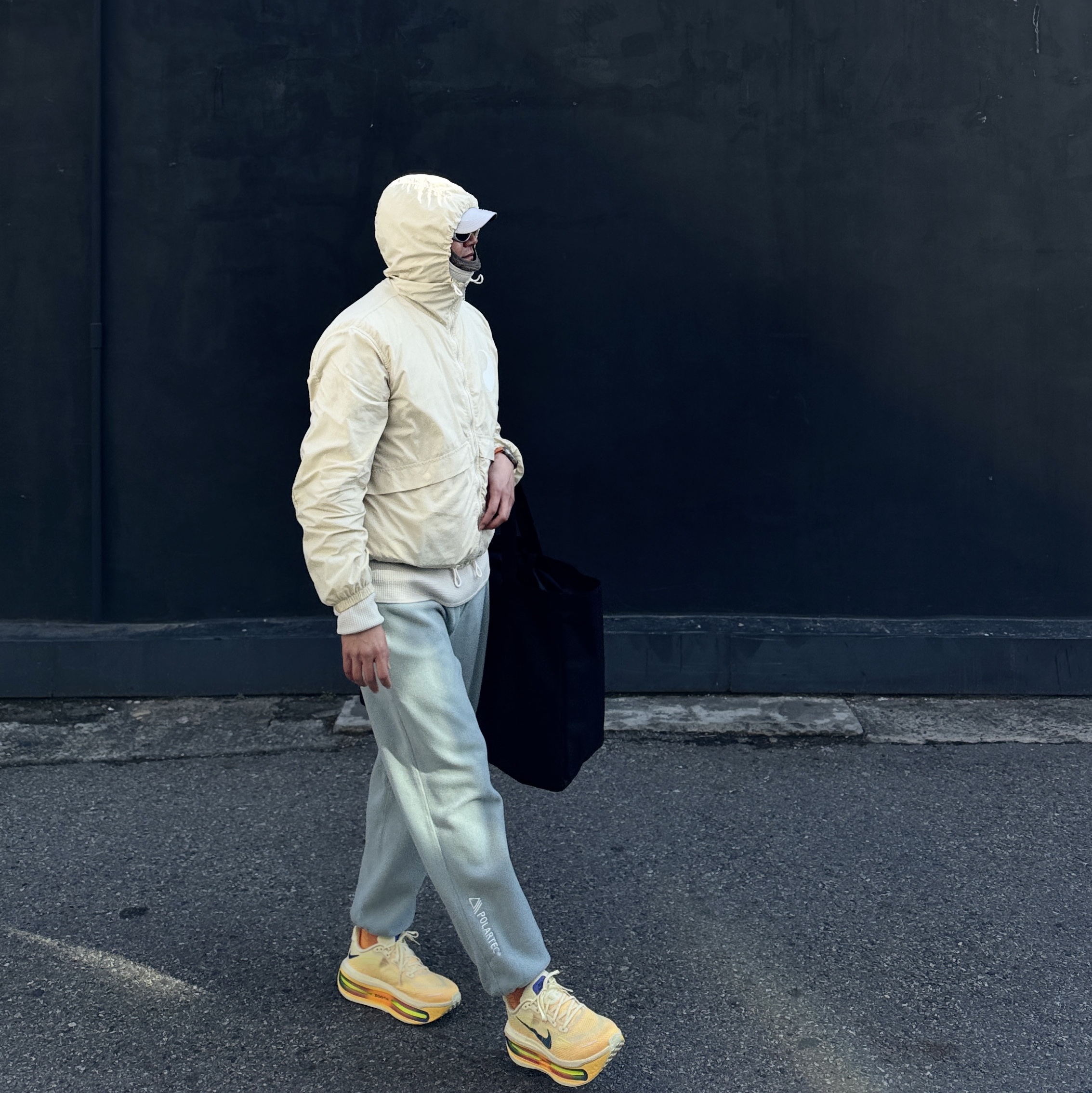 Nike Vomero Premium Alabaster Blue Void, Our Legacy x Goldwin Insulated Vest Bone White 착용 스타일 - 6