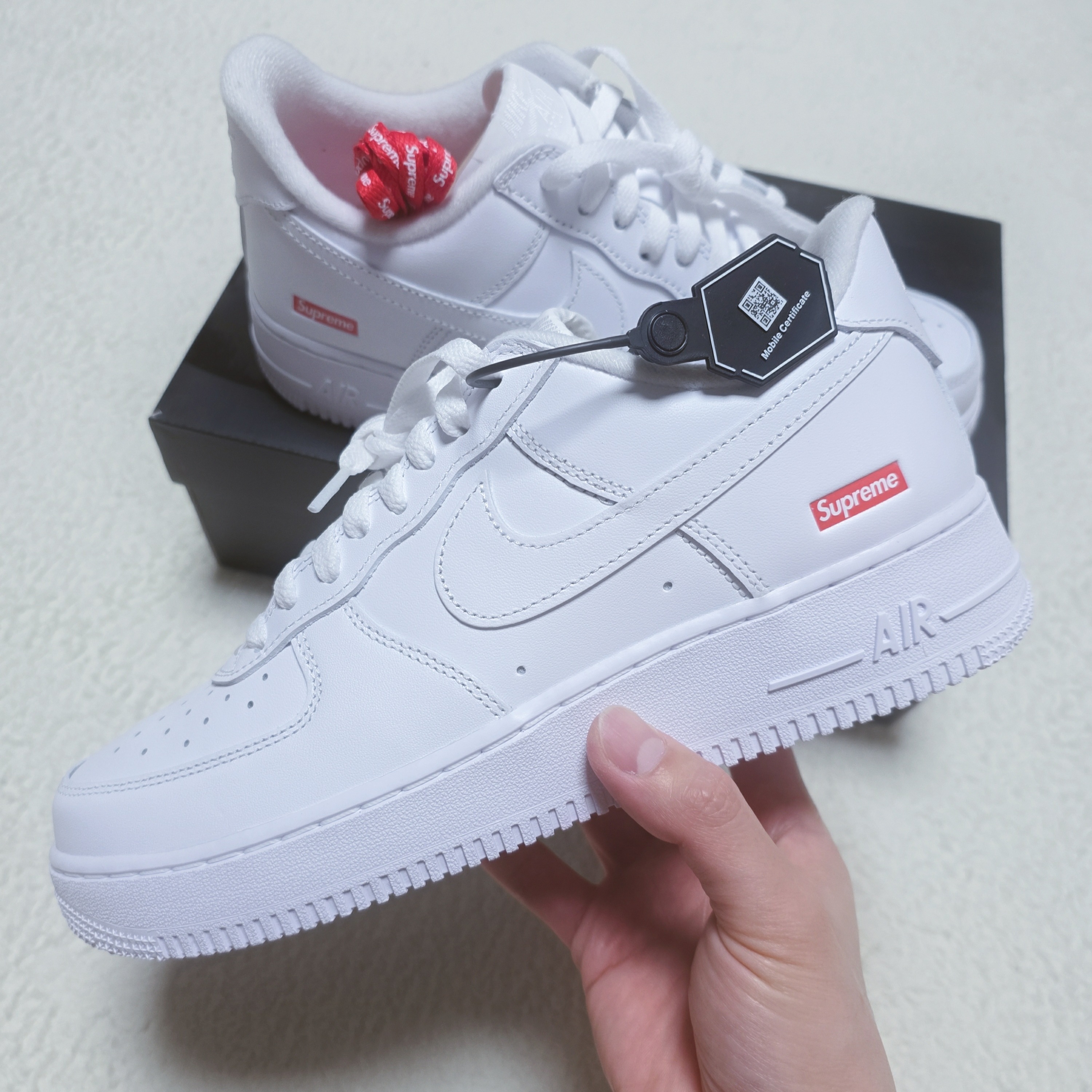 Nike x Supreme Air Force 1 Low White 착용 스타일 - 1