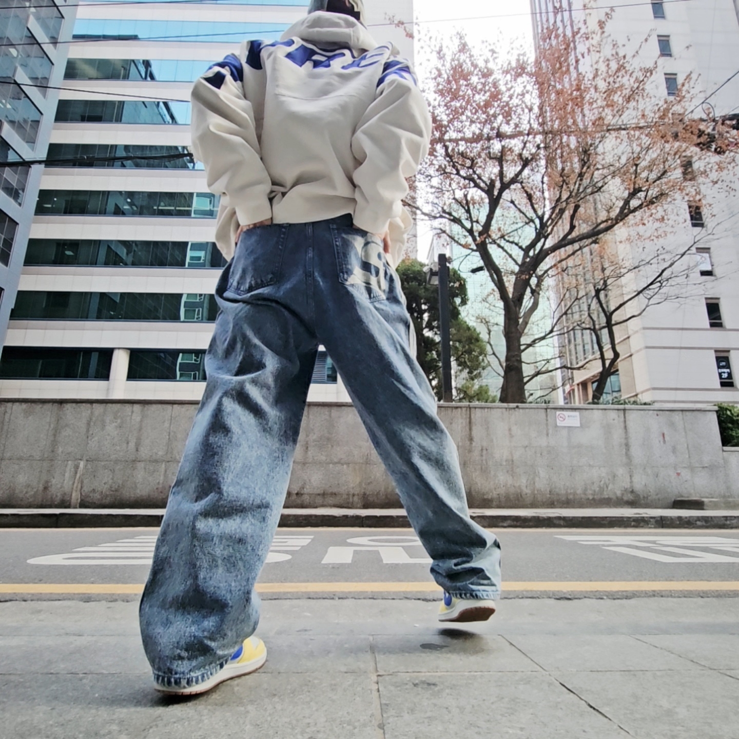 Supreme Denim Camp Cap Dirty Indigo - 25FW, Supreme Wrapped Half Zip Hooded Sweatshirt Stone - 24SS 착용 스타일 - 2