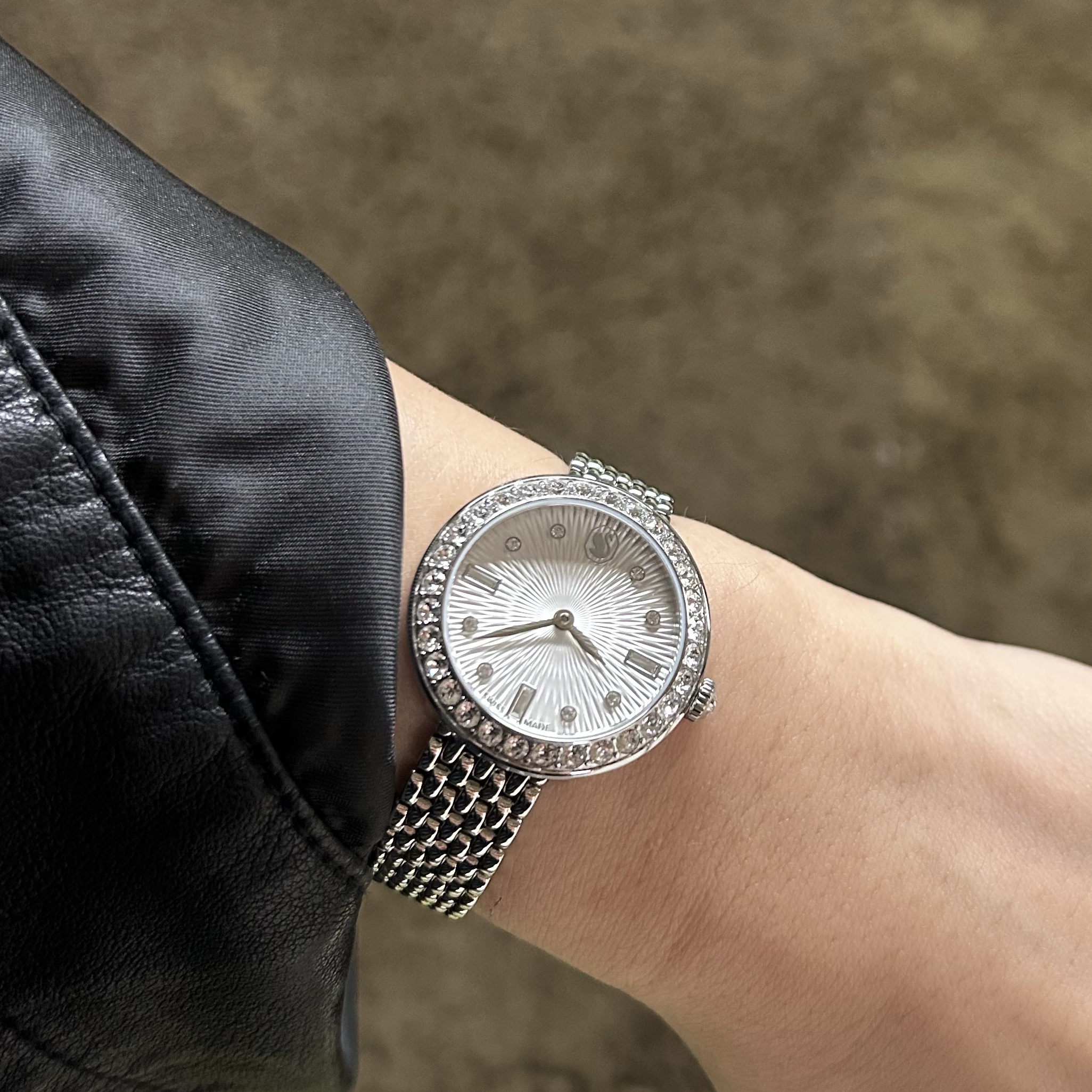 (W) Swarovski Certa Watch Silver 착용 스타일