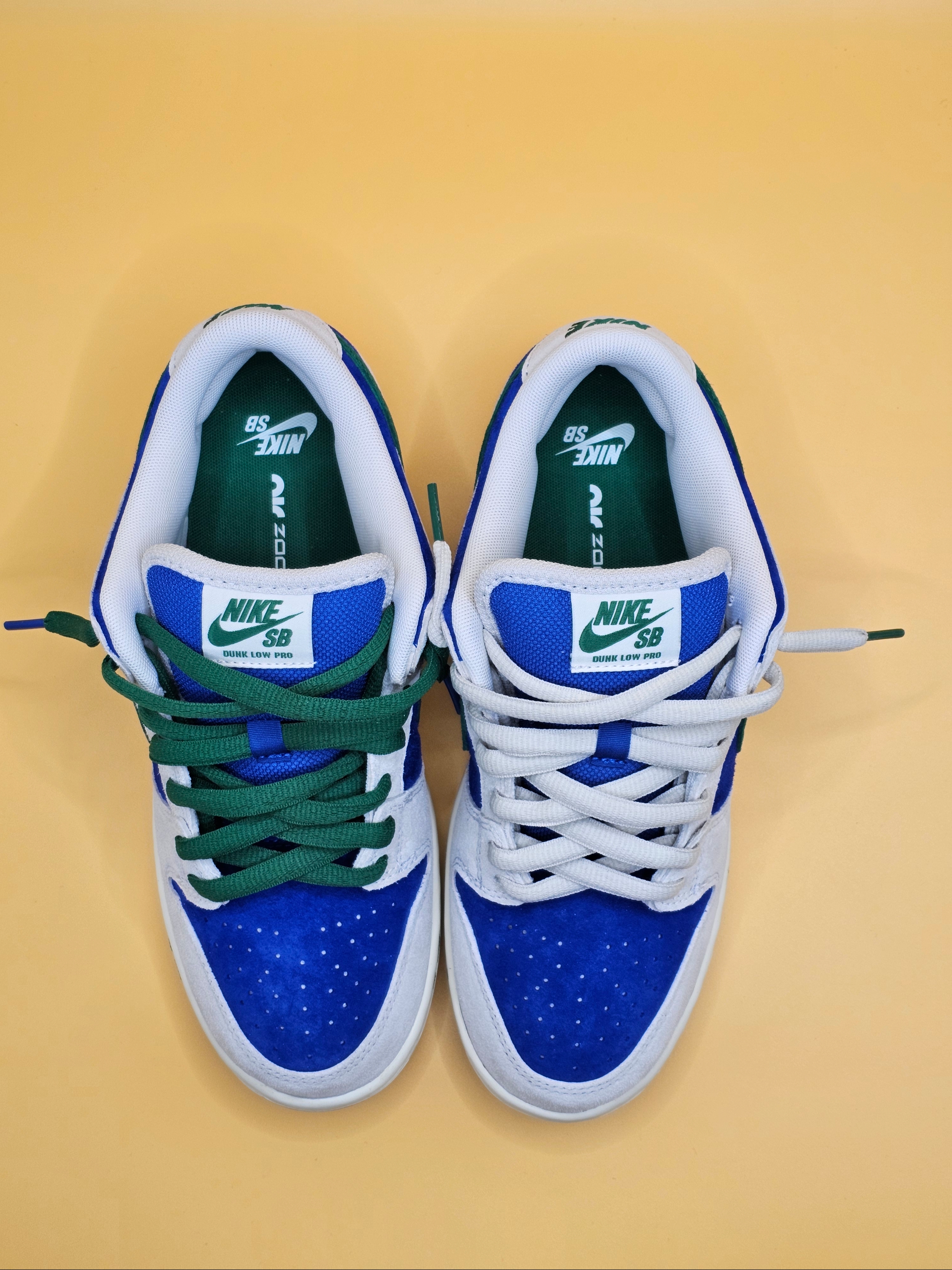 Nike SB Dunk Low Pro Phantom and Hyper Royal 착용 스타일 - 8