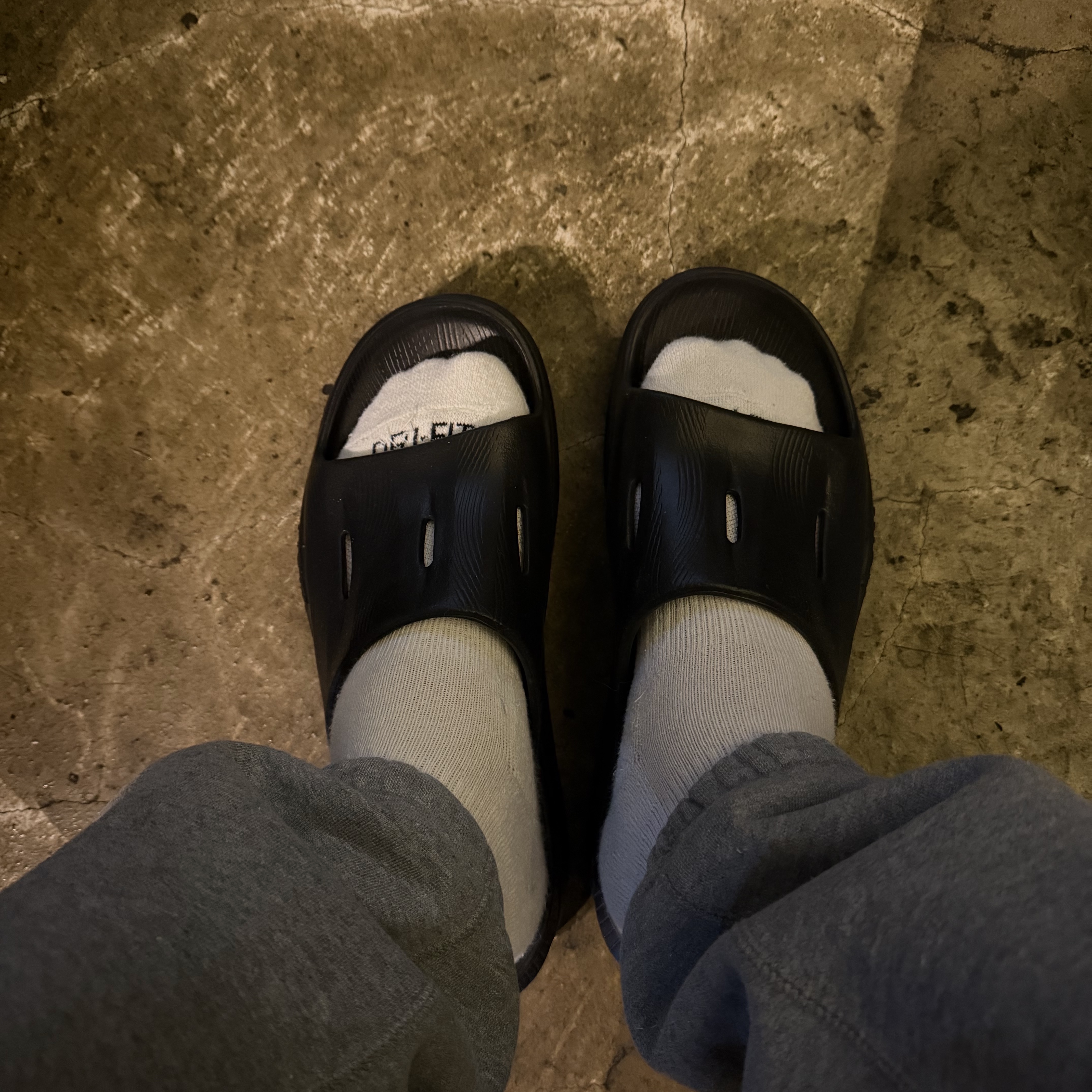 Hoka Ora Recovery Slide 3 Black 착용 스타일