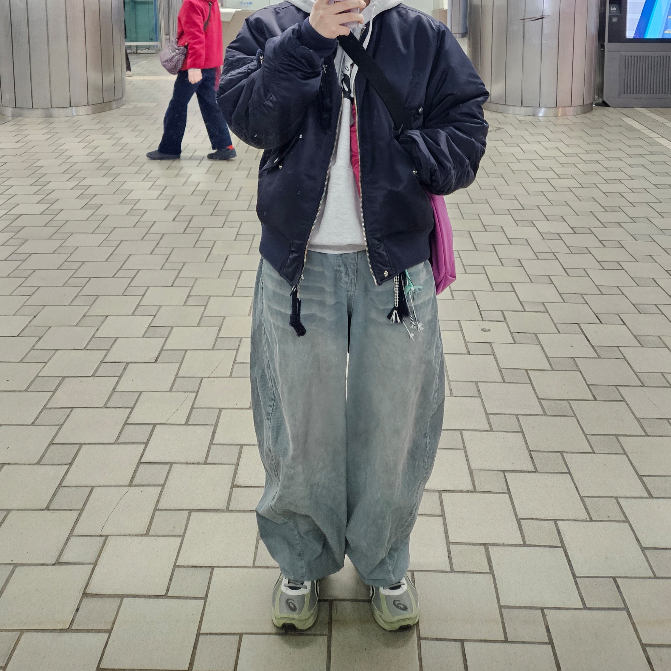 Thevinylhouse Reversible MA-1 Navy 착용 스타일