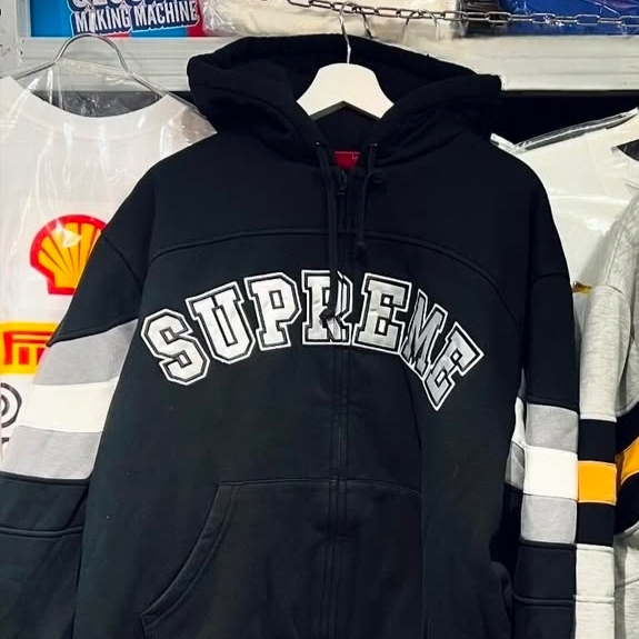 Supreme Filled Zip Up Hooded Sweatshirt Black - 26SS 착용 스타일 - 1