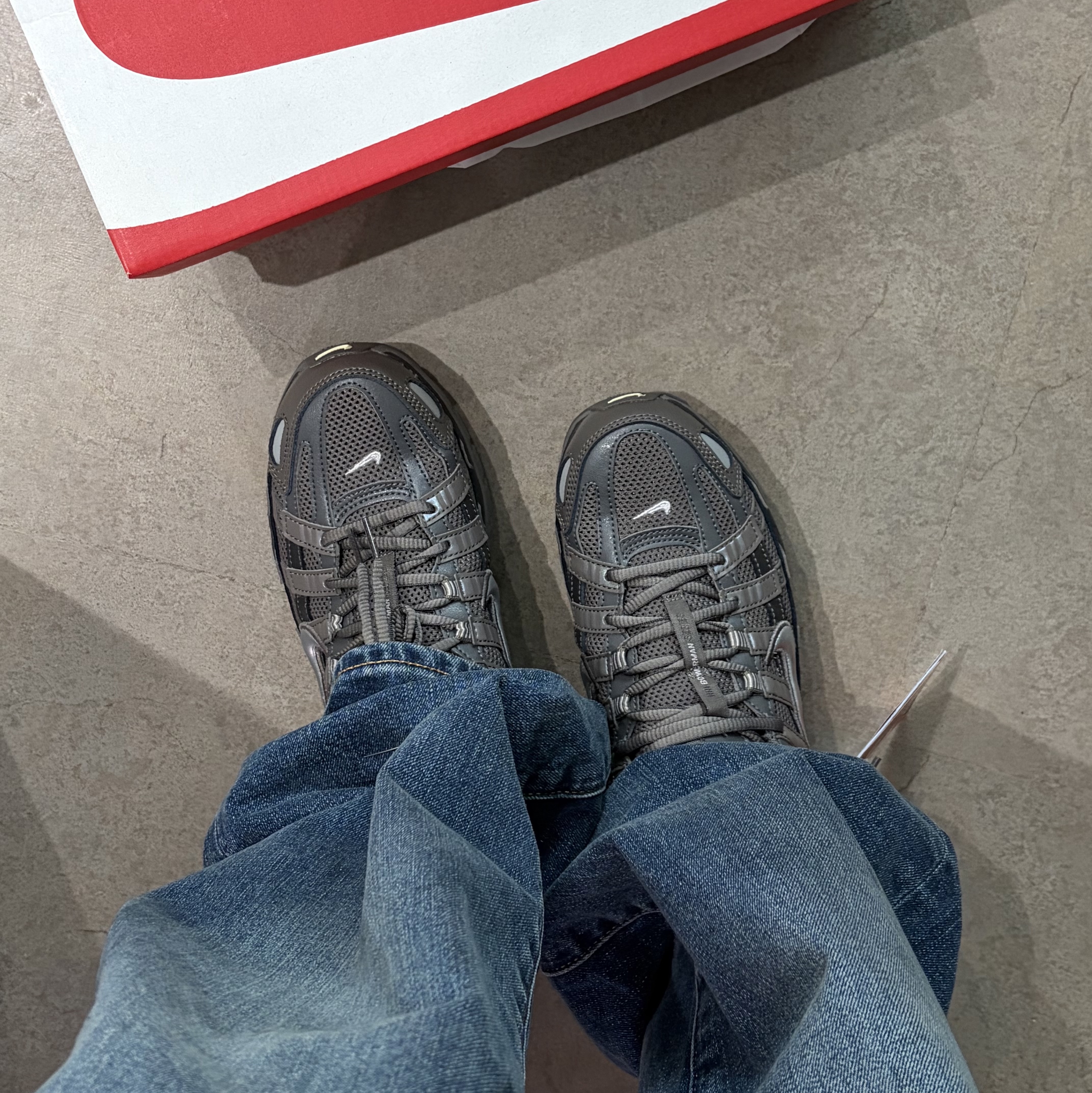 Nike P-6000 Cave Stone Medium Ash 착용 스타일 - 1