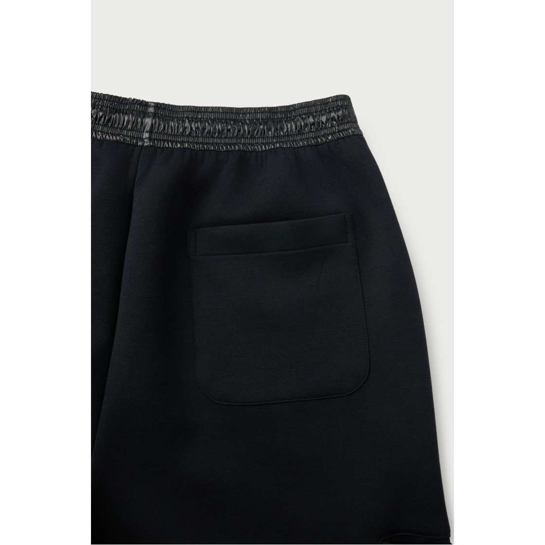 이로 비브리오 밴딩 배색 롱 버뮤다 쇼츠 블랙(IRO Vibrio Banding Color-Block Long Bermuda Shorts Black) - 6
