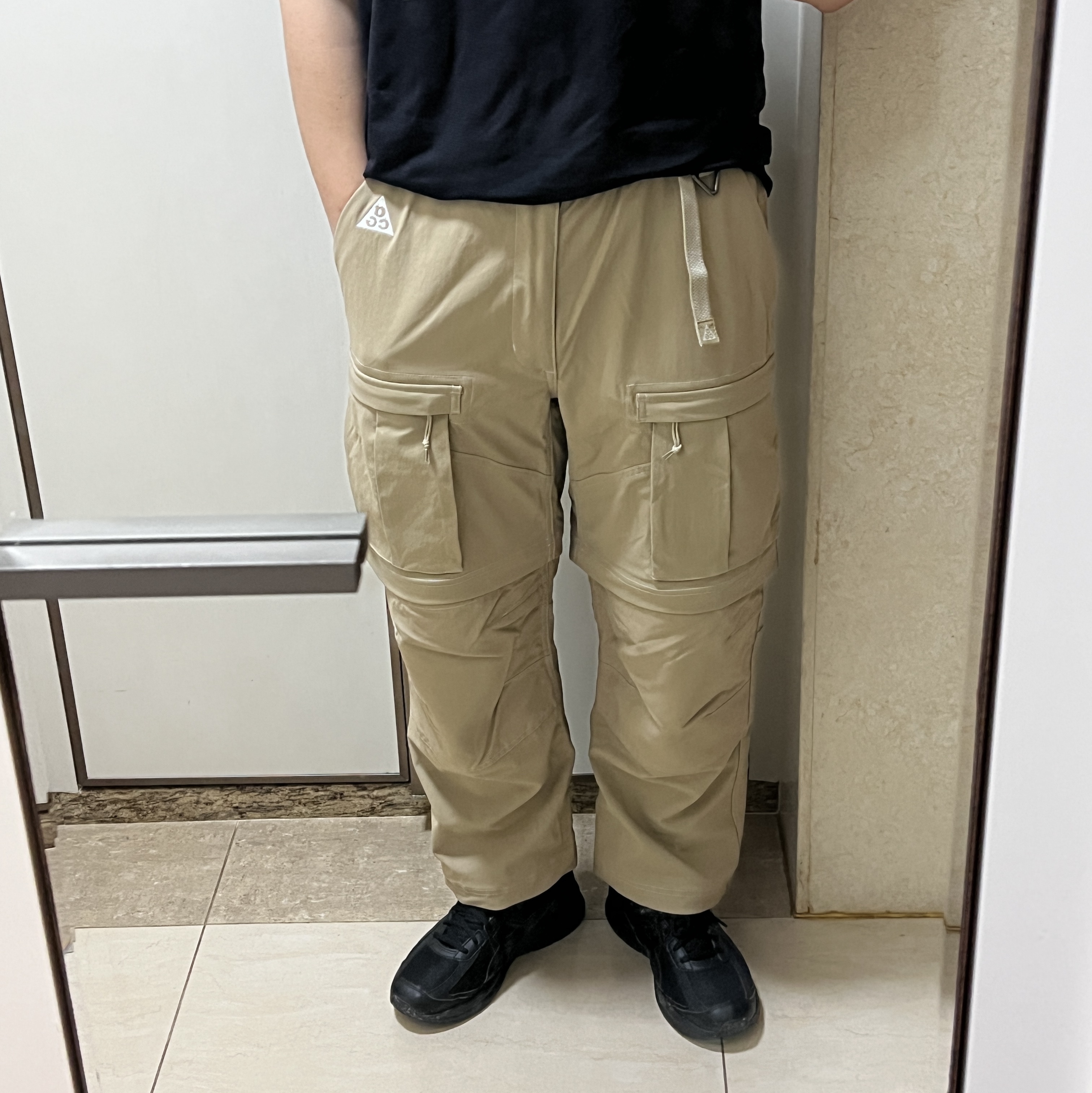 Nike ACG Smith Summit Cargo Pants Khaki Iron Ore - Asia 착용 스타일 - 1