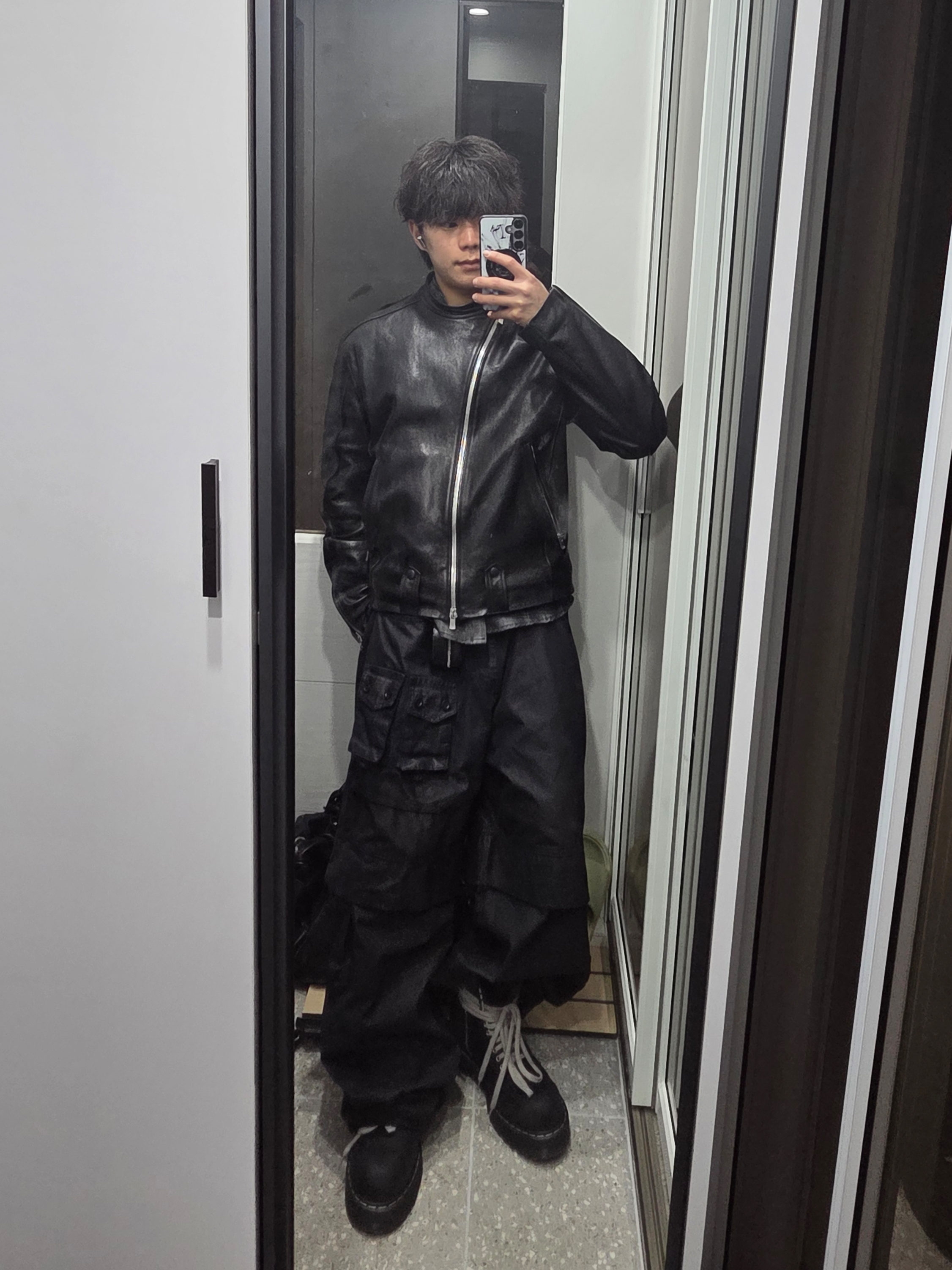 Haleine Leather Asymmetric Biker Jacket Black (WJ301) 착용 스타일 - 3