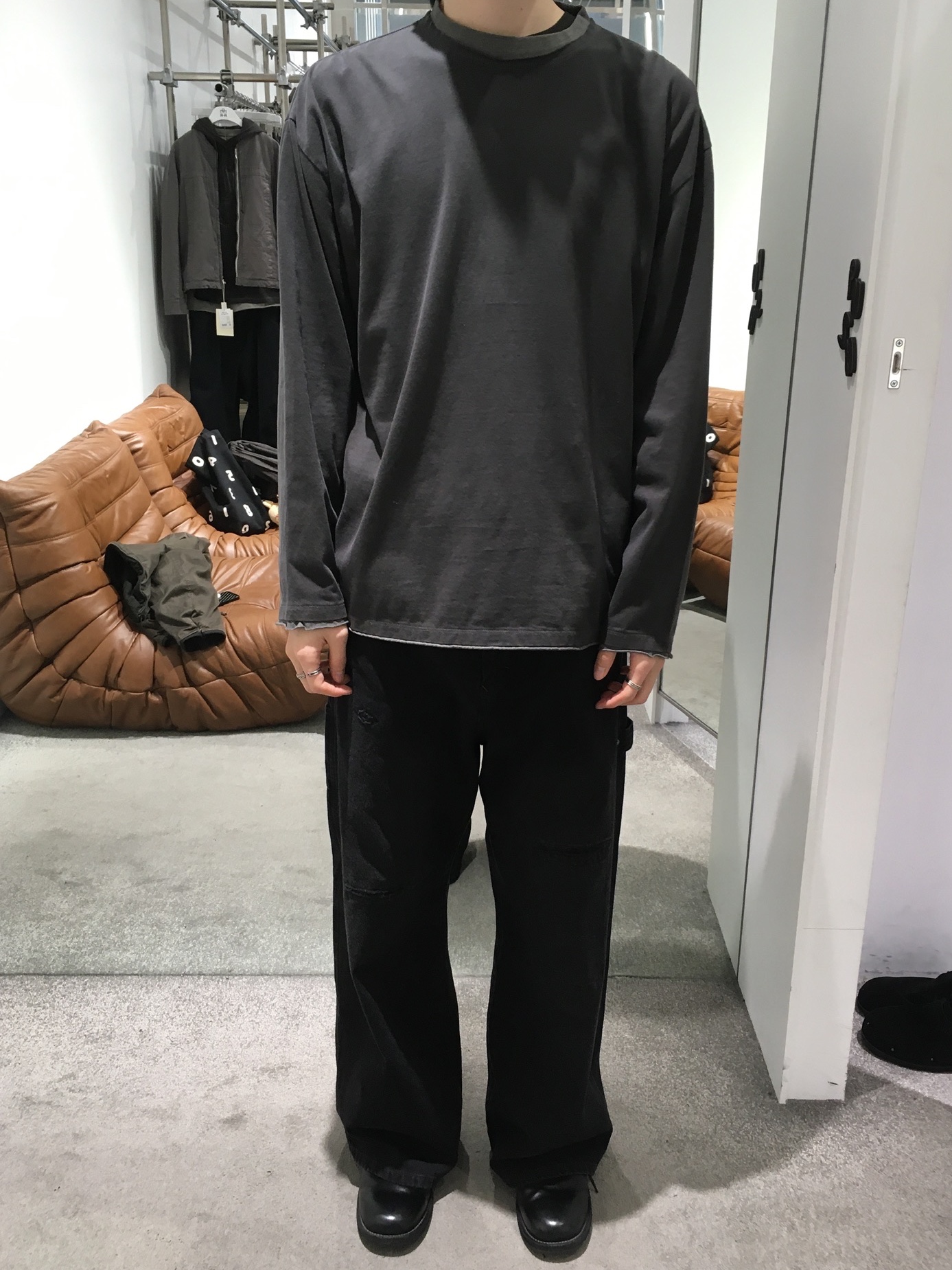 Polyteru Layered Long Sleeves Deep Charcoal + Sage, Polyteru Layered Long Sleeves Green + Gray 착용 스타일 - 1